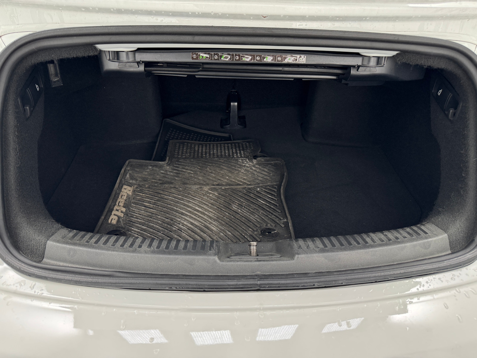 Thumbnail: 2019 Volkswagen Beetle - 7