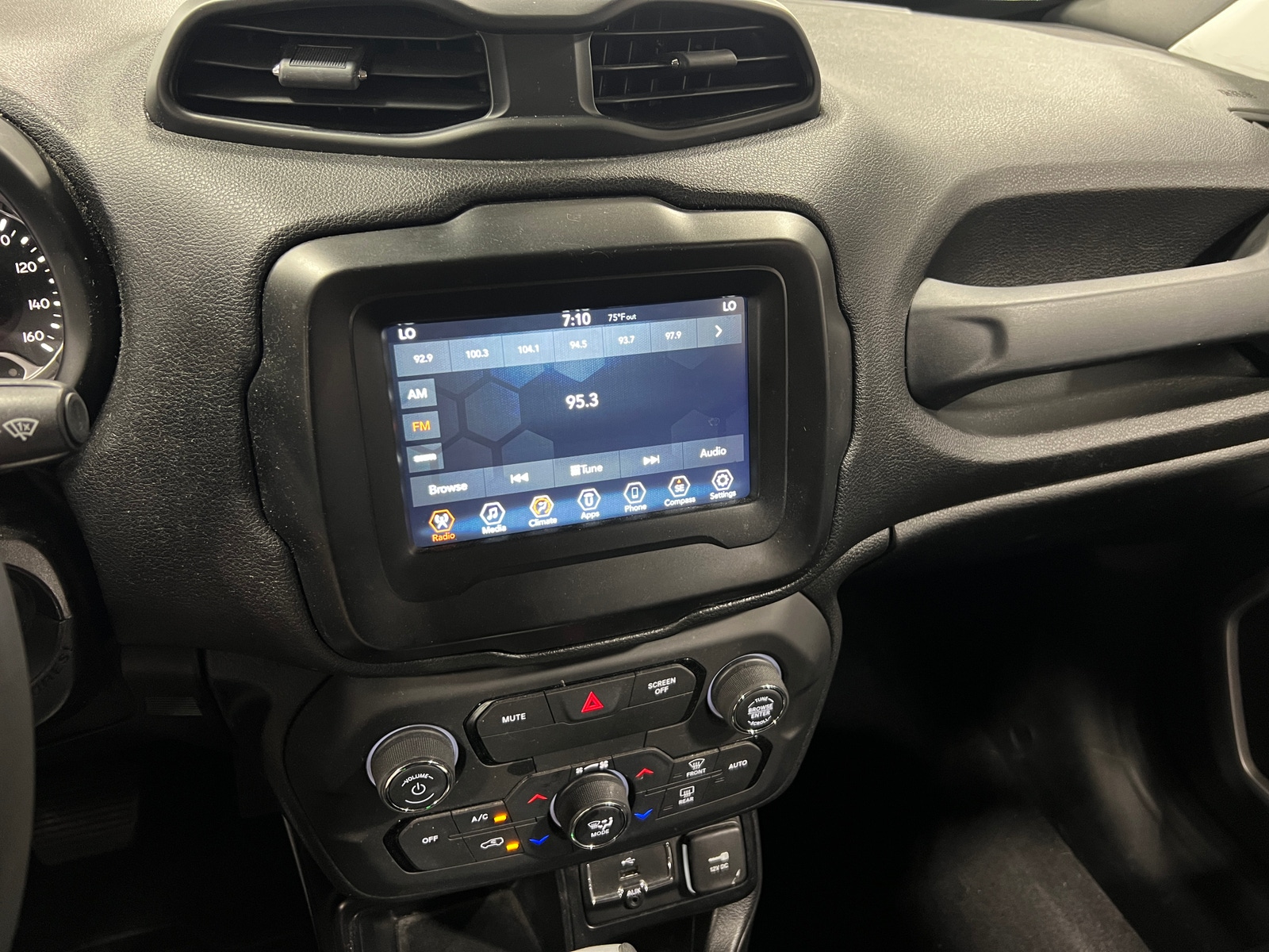 Thumbnail: 2018 Jeep Renegade - 4