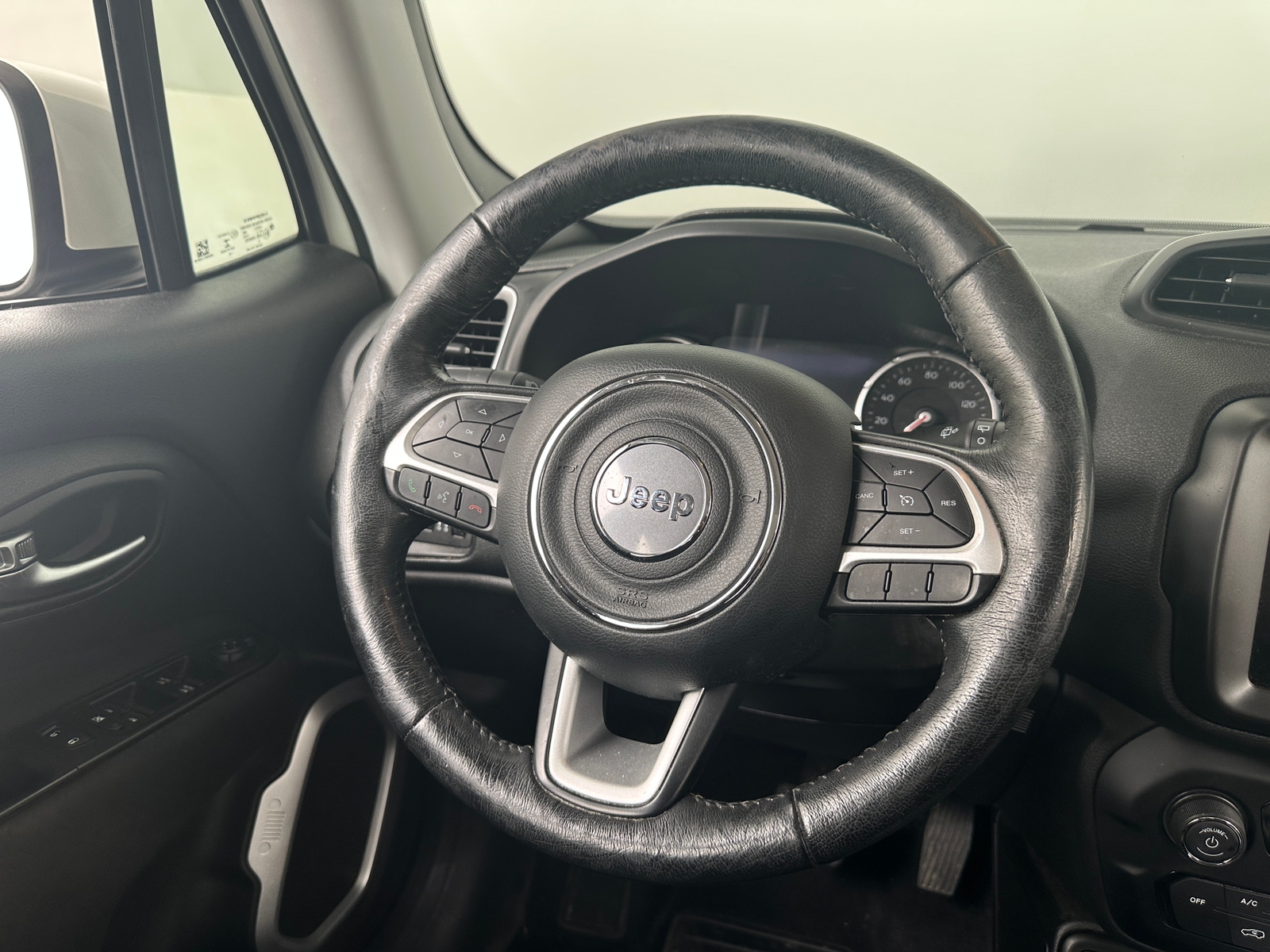 Thumbnail: 2018 Jeep Renegade - 5