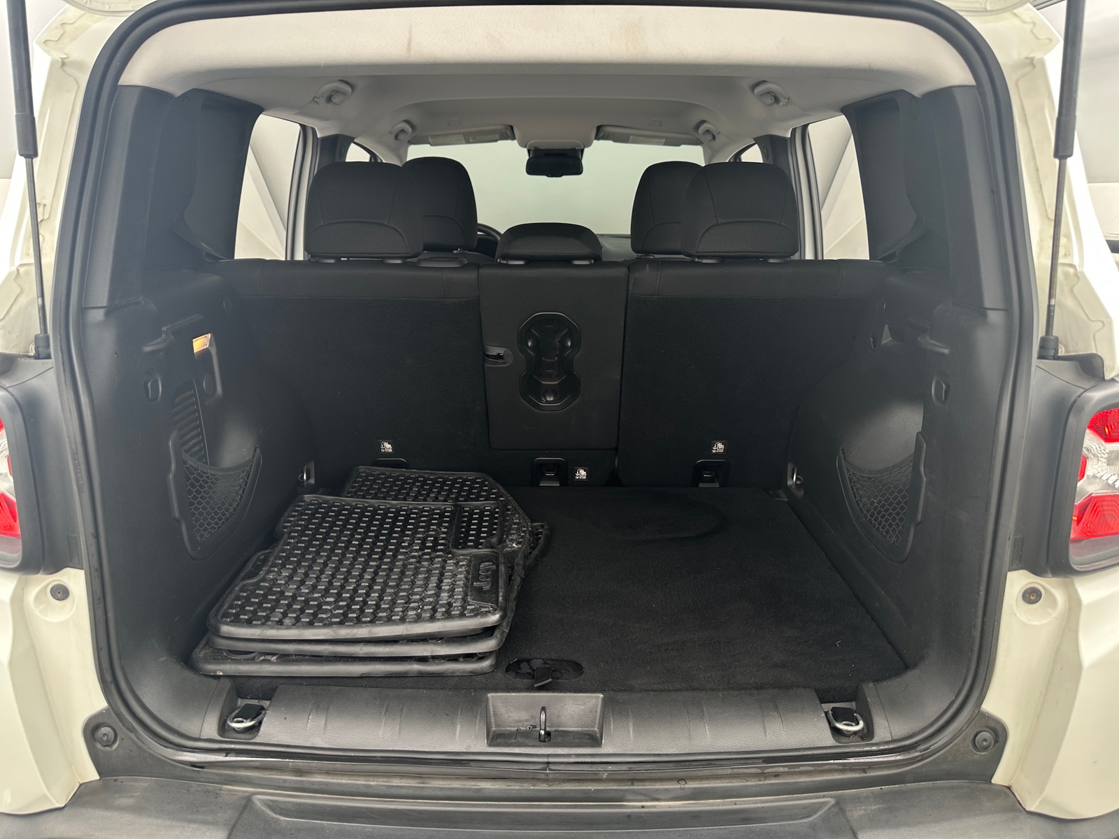 Thumbnail: 2018 Jeep Renegade - 7