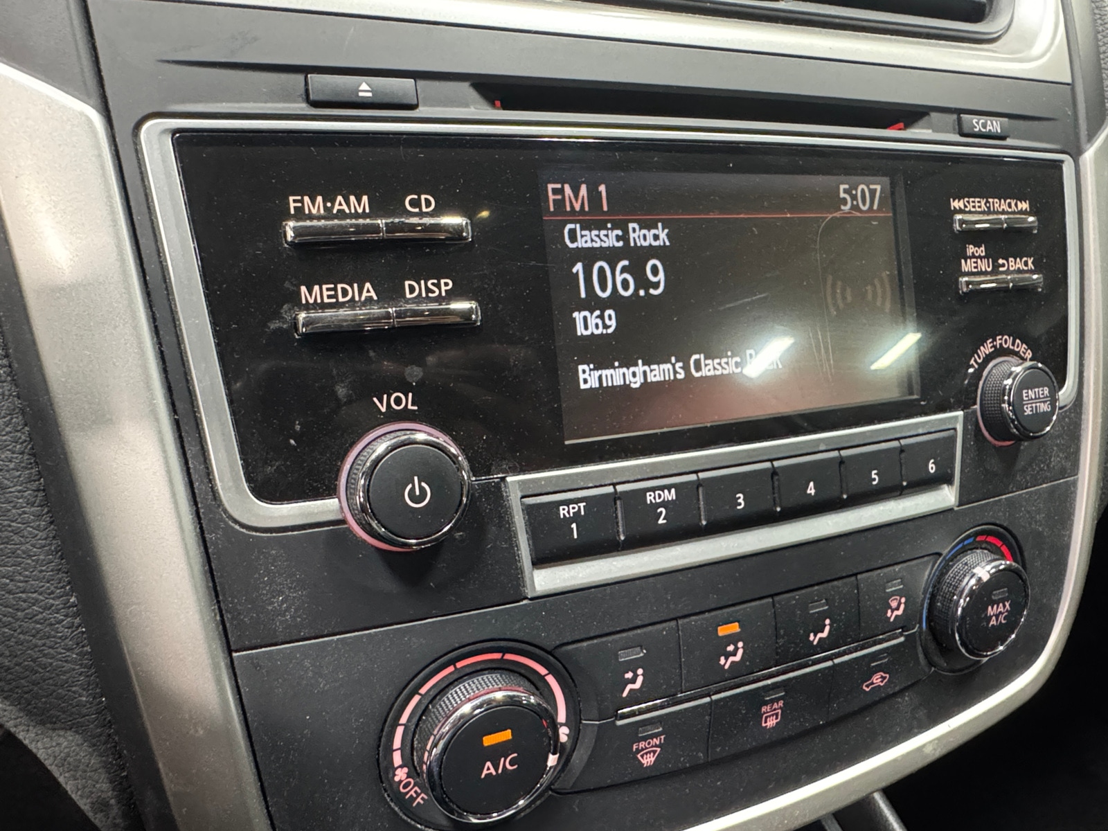 Thumbnail: 2017 Nissan Altima - 4