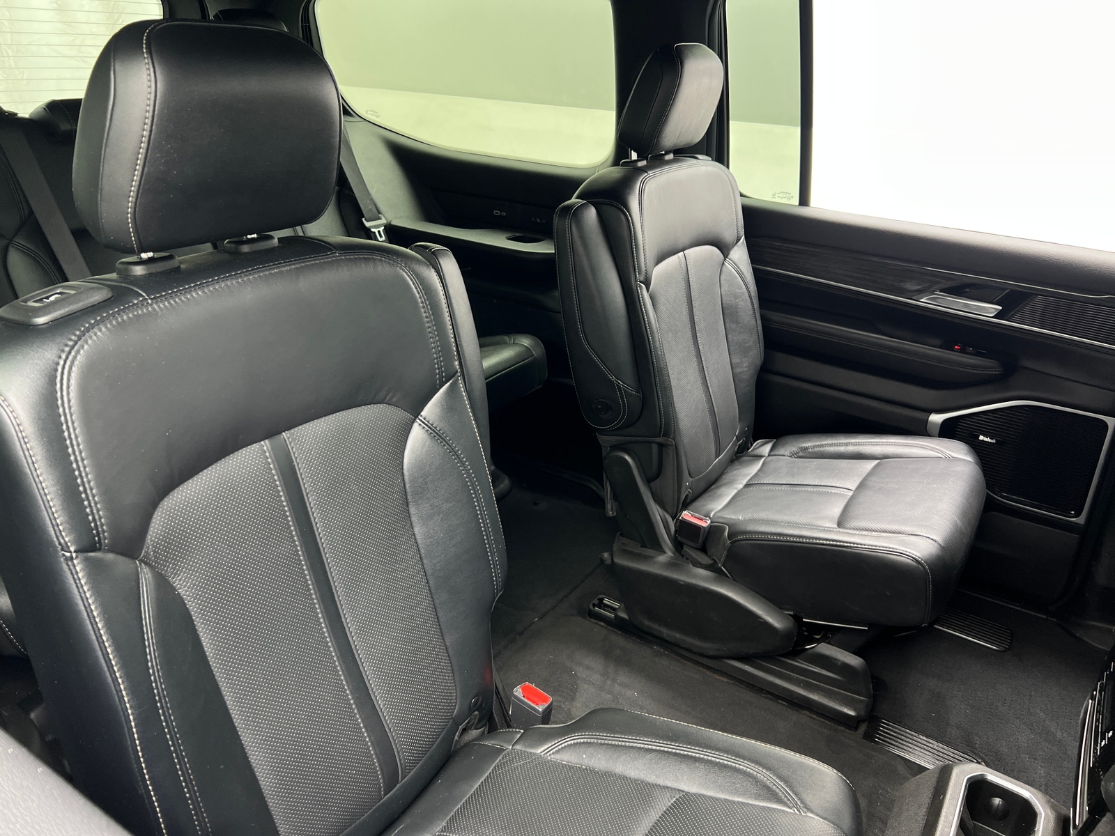 Thumbnail: 2022 Jeep Wagoneer - 5