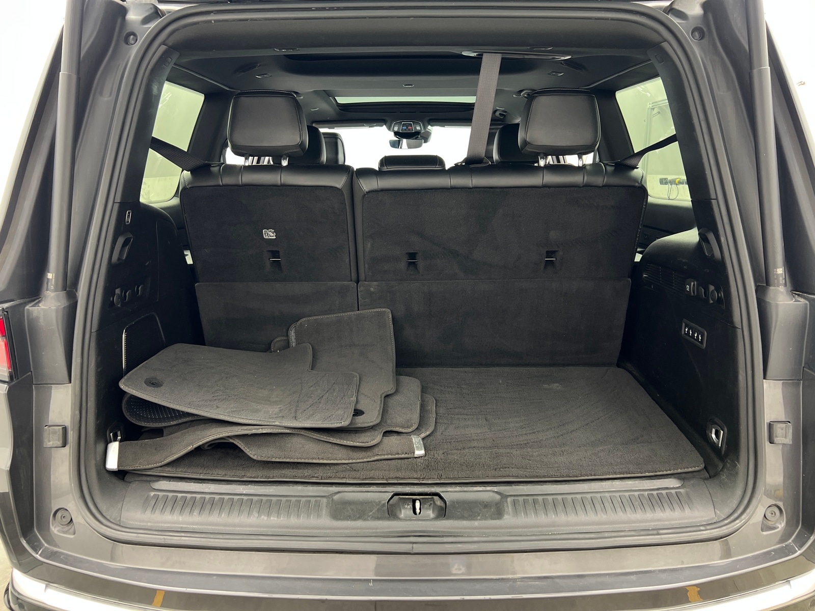 Thumbnail: 2022 Jeep Wagoneer - 6