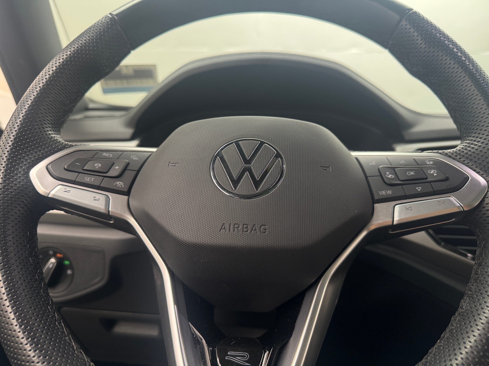 Thumbnail: 2023 Volkswagen Atlas - 4