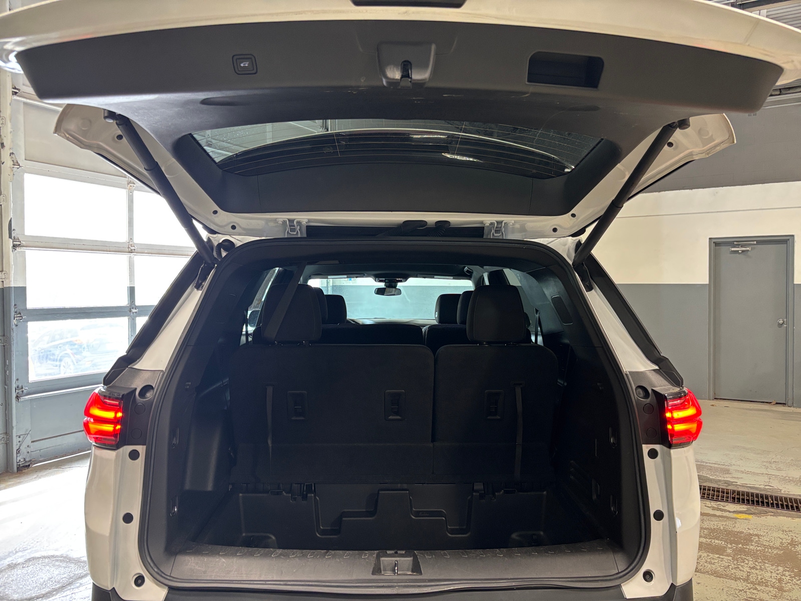 Thumbnail: 2023 Chevrolet Traverse - 6