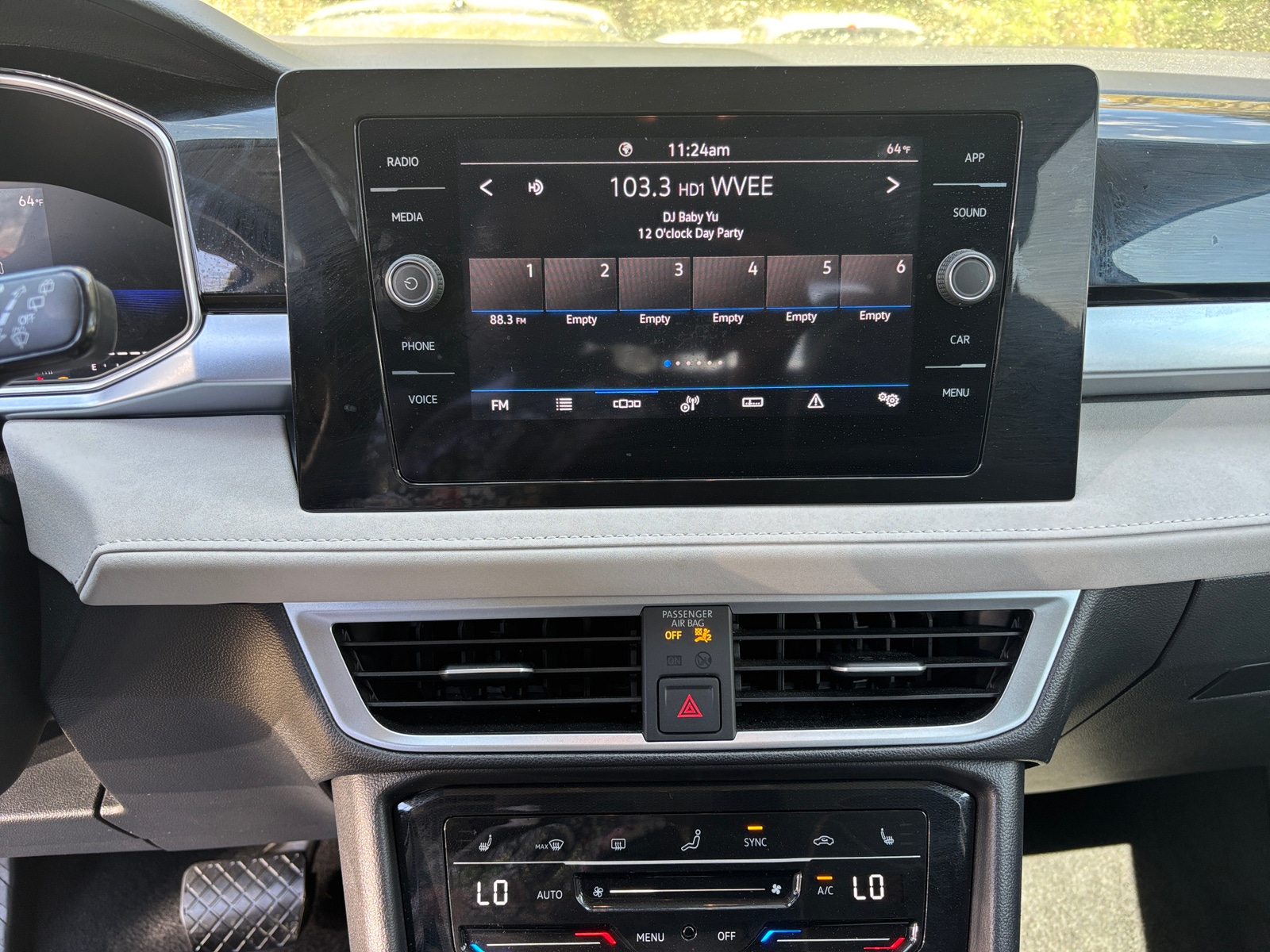 Thumbnail: 2025 Volkswagen Taos - 4