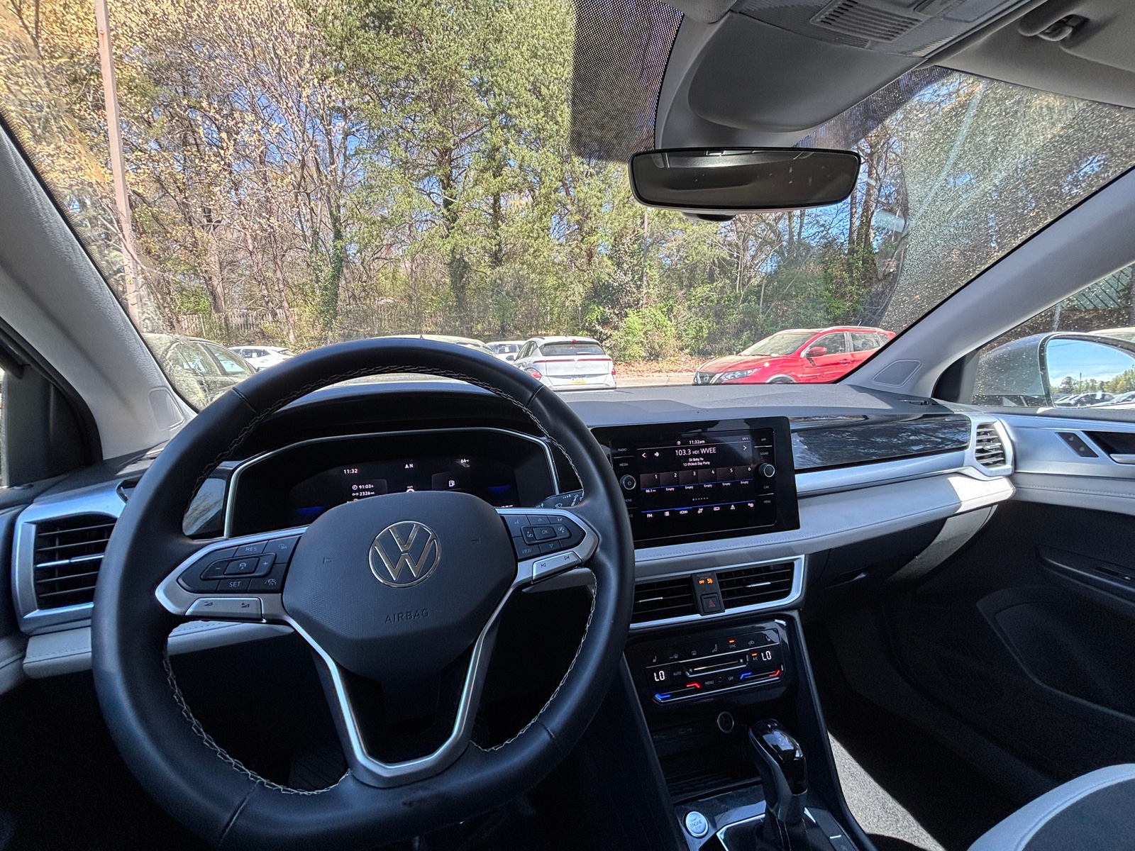 Thumbnail: 2025 Volkswagen Taos - 3