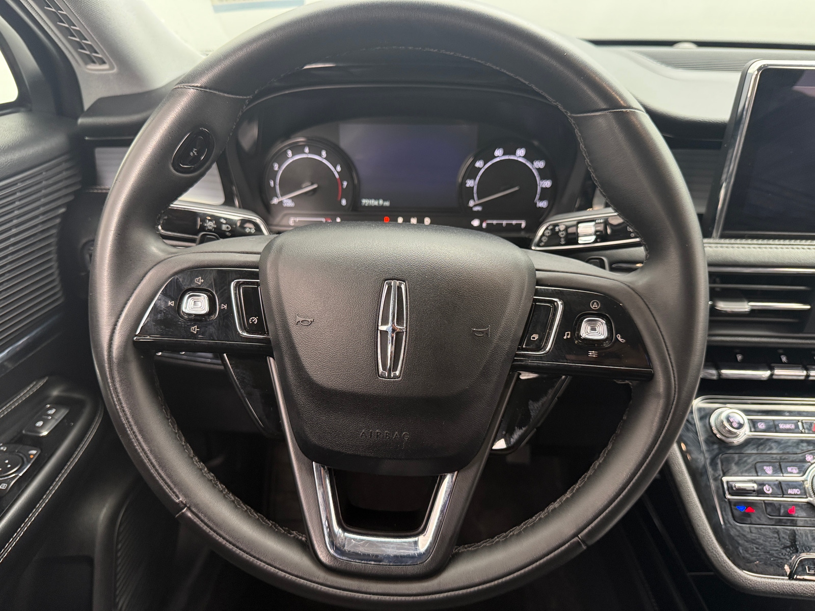 Thumbnail: 2022 Lincoln Corsair - 4