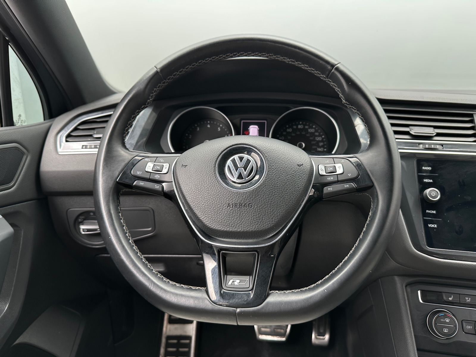 Thumbnail: 2020 Volkswagen Tiguan - 4