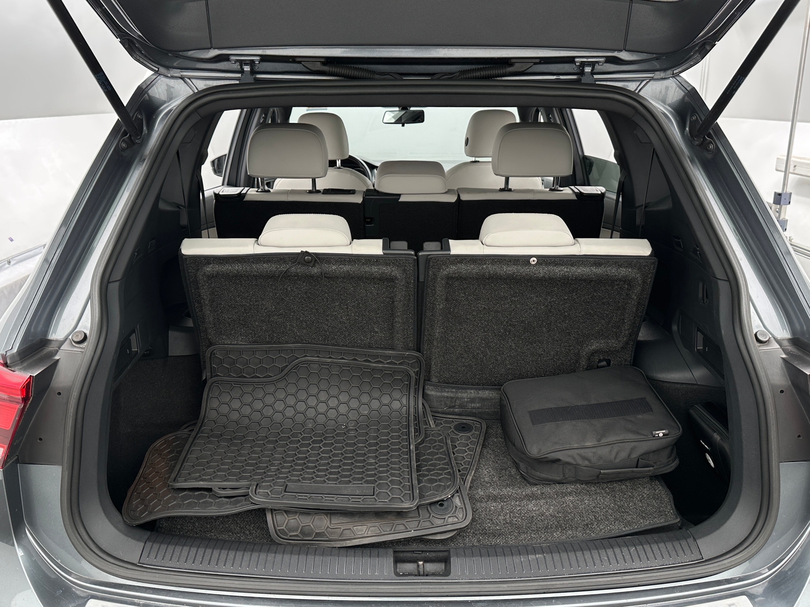 Thumbnail: 2020 Volkswagen Tiguan - 6