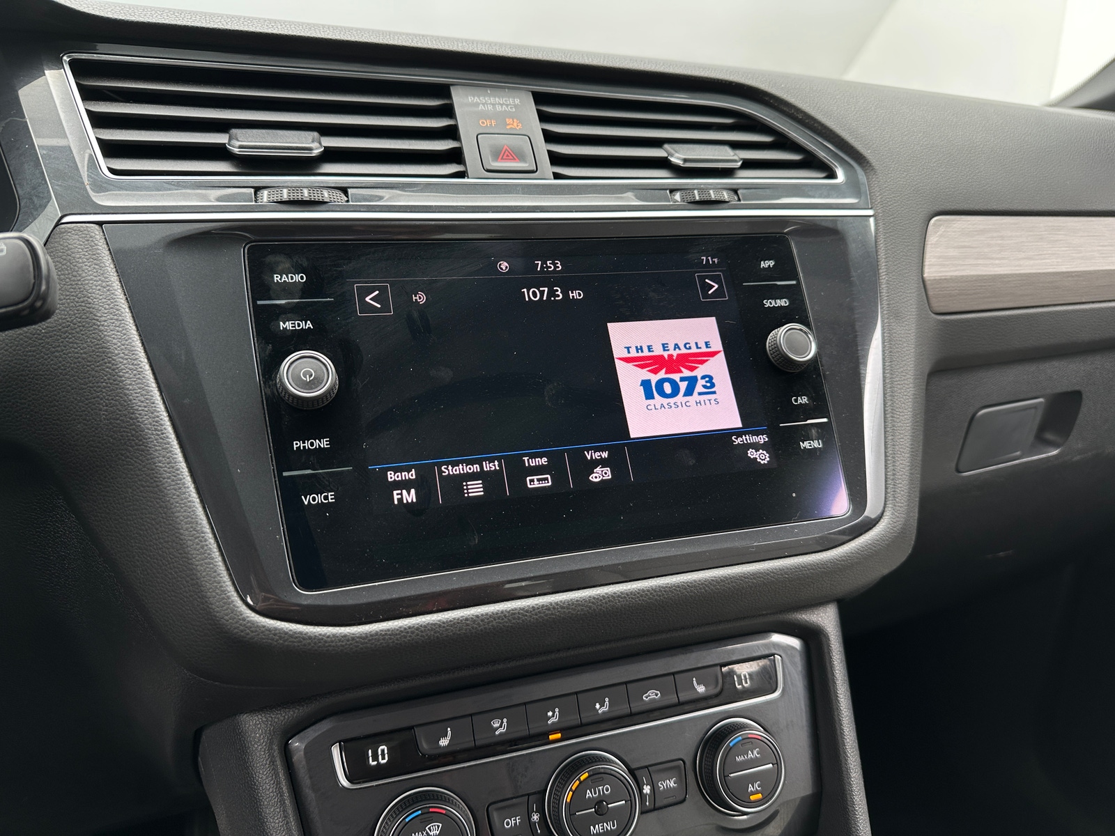 Thumbnail: 2020 Volkswagen Tiguan - 3