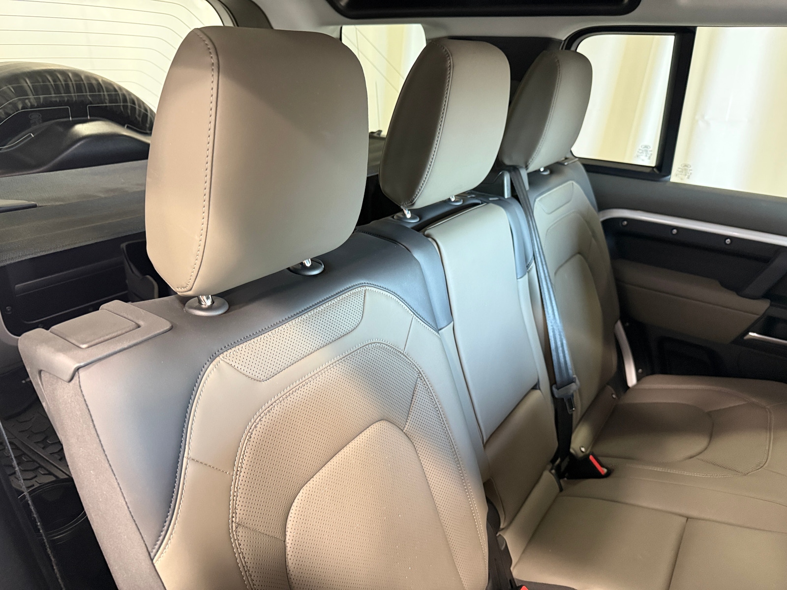 Thumbnail: 2025 Land Rover Defender - 5