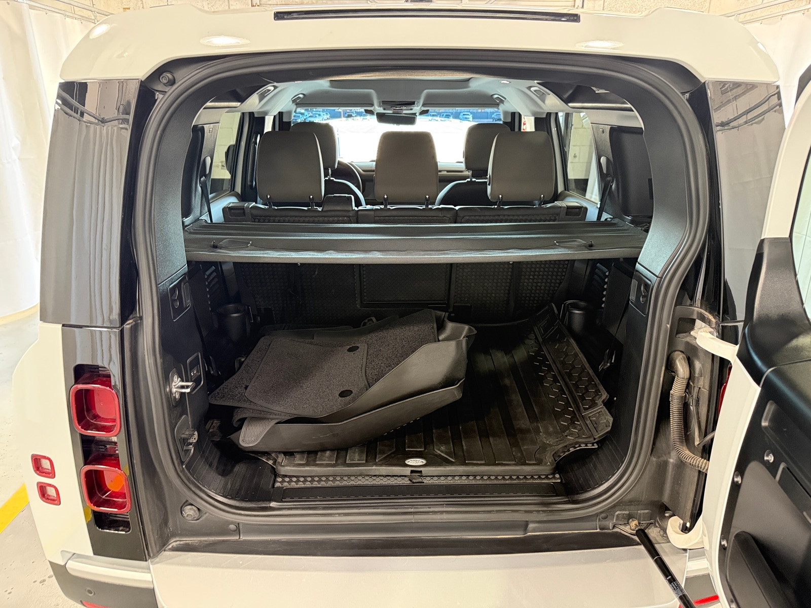 Thumbnail: 2025 Land Rover Defender - 6