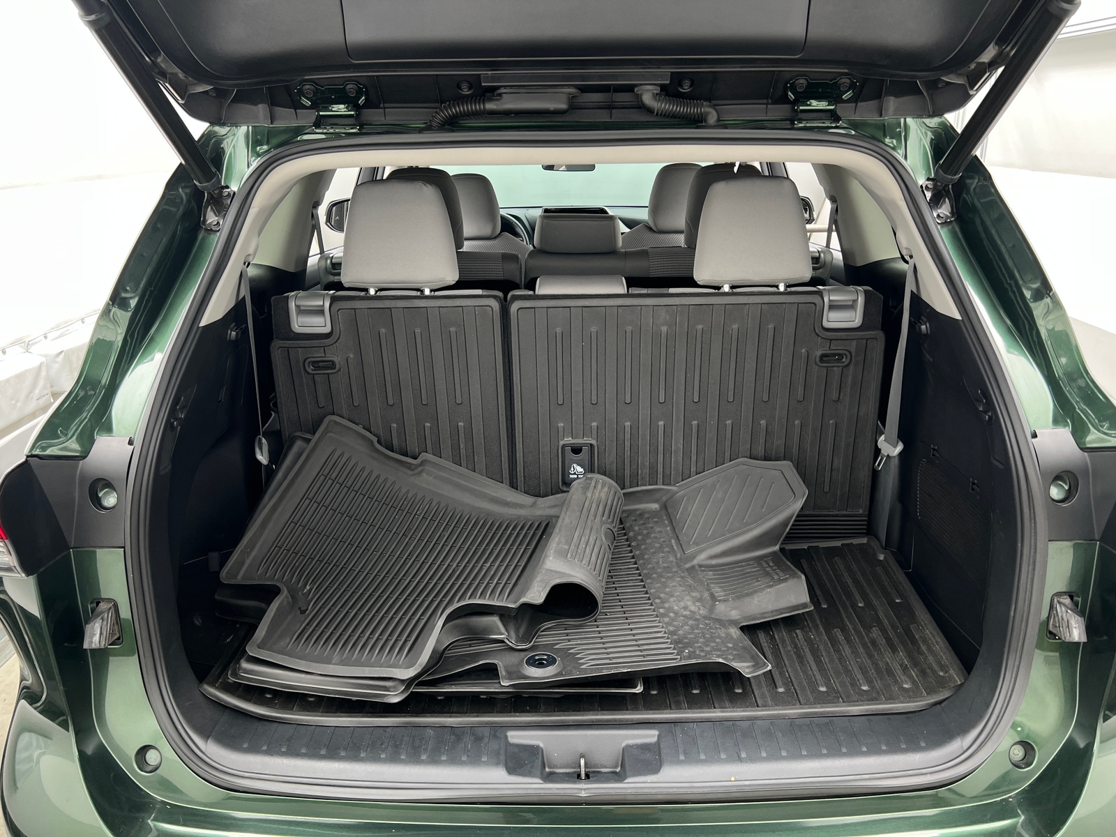 Thumbnail: 2023 Toyota Highlander - 7