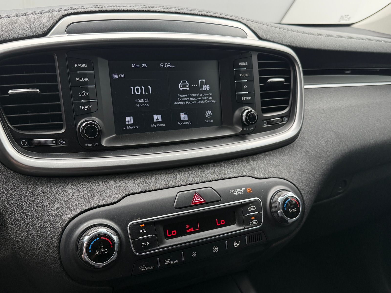 Thumbnail: 2019 Kia Sorento - 4