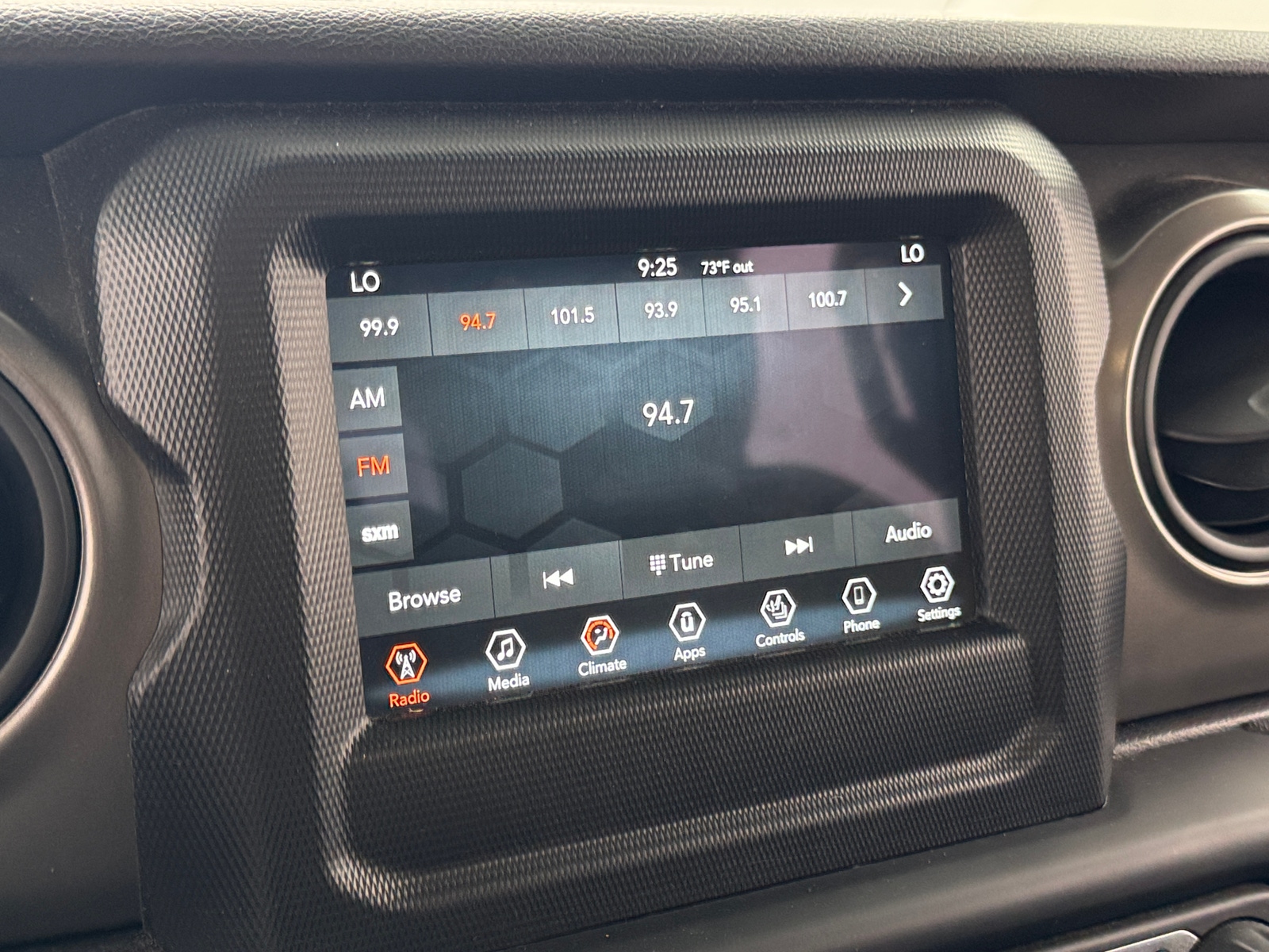 Thumbnail: 2021 Jeep Gladiator - 4