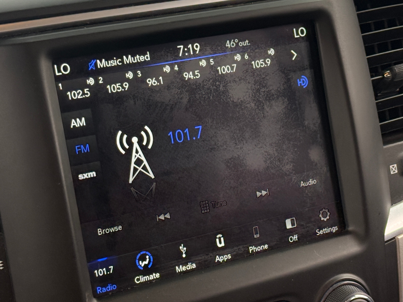 Thumbnail: 2019 RAM 1500 Classic - 4