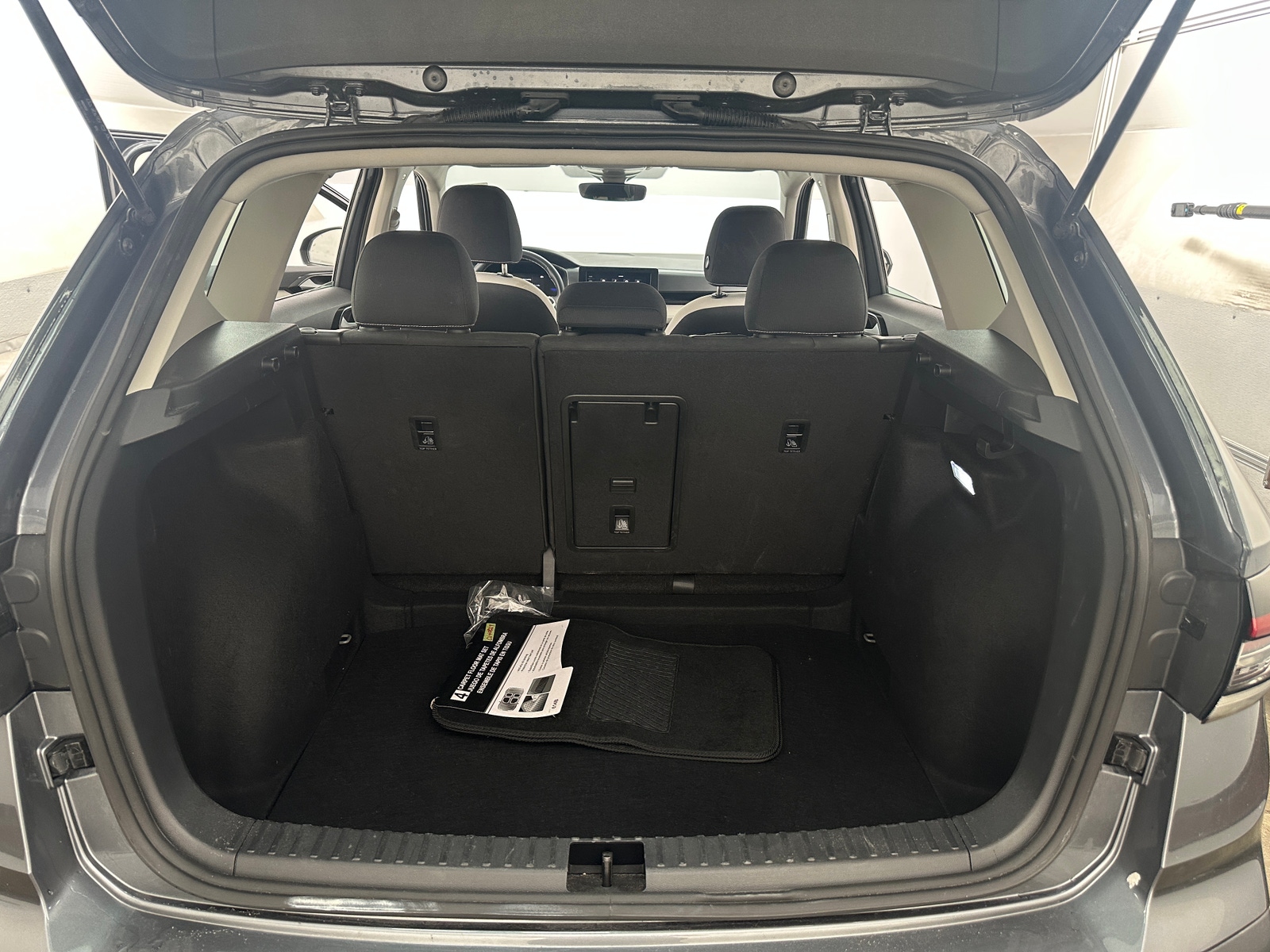 Thumbnail: 2025 Volkswagen Taos - 7