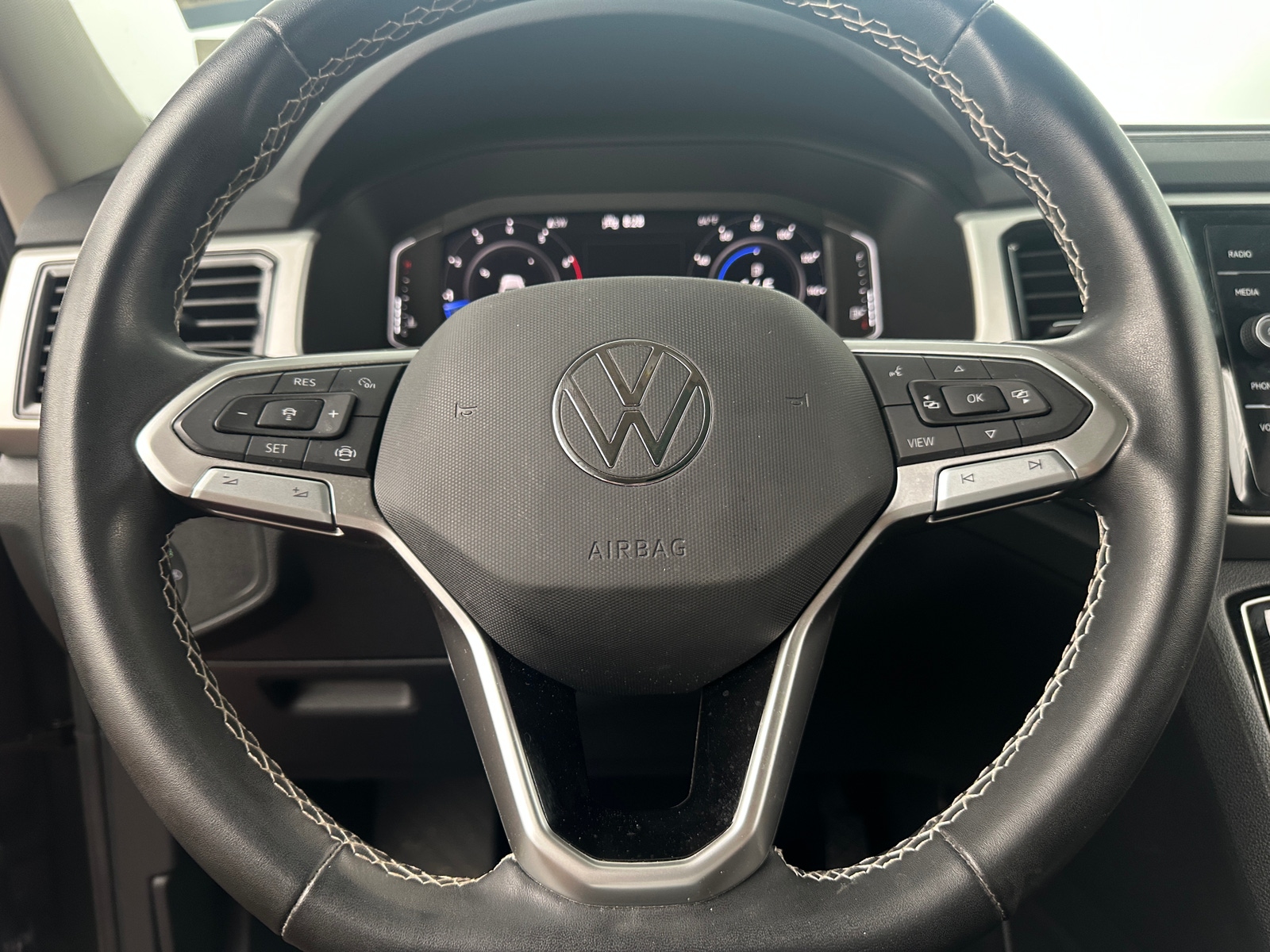 Thumbnail: 2023 Volkswagen Atlas - 4