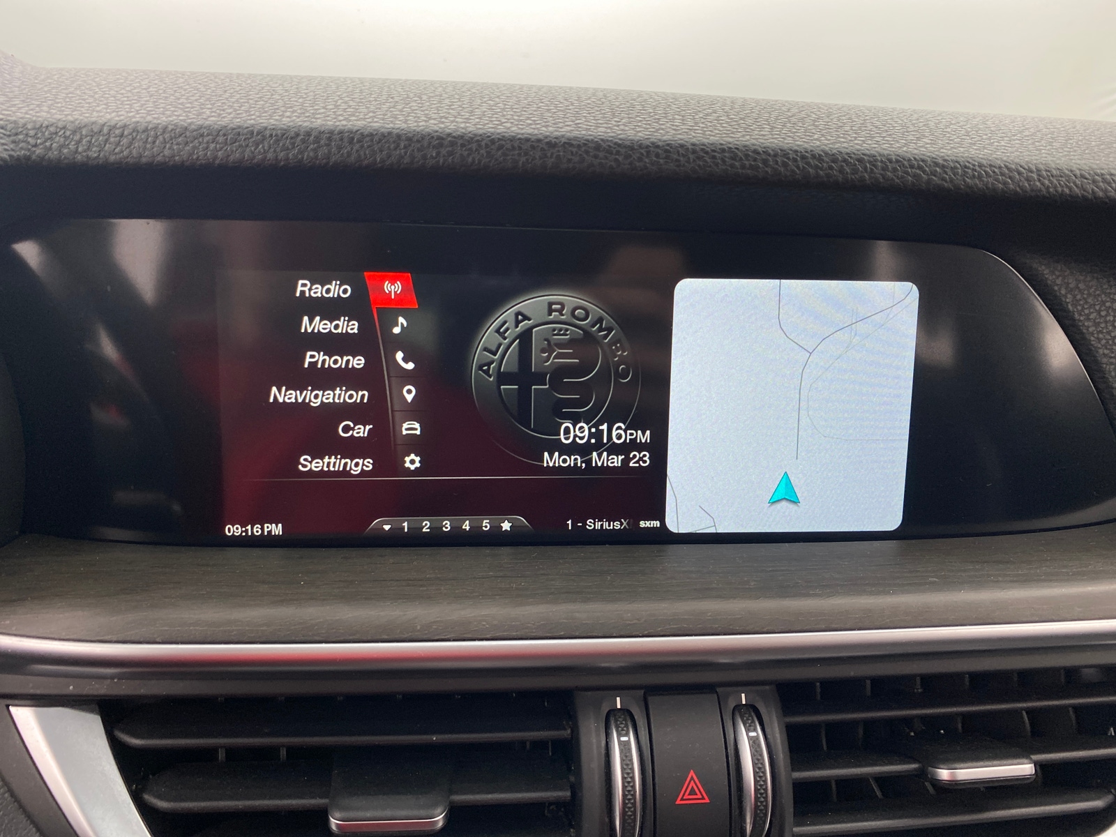 Thumbnail: 2018 Alfa Romeo Stelvio - 3