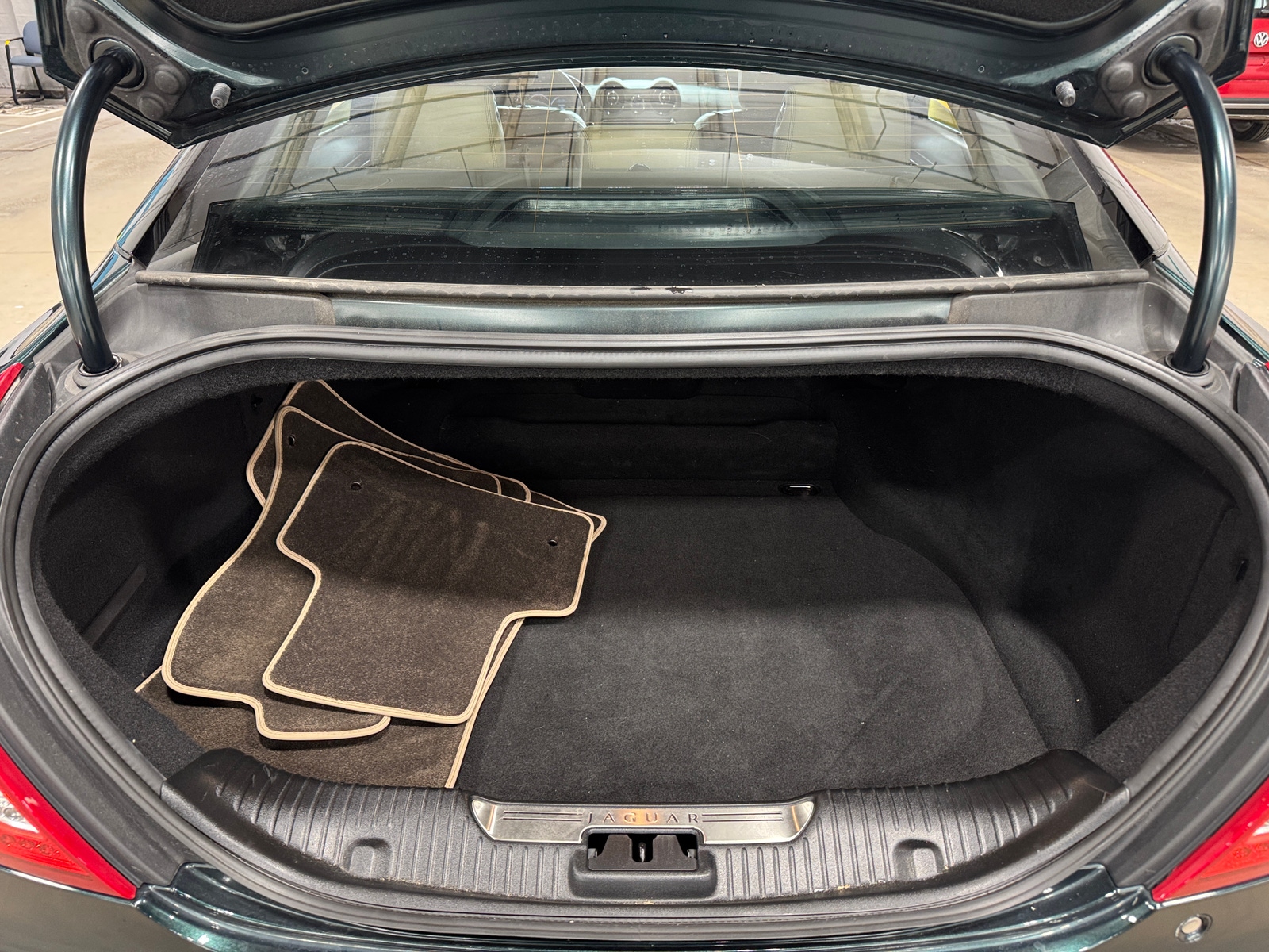 Thumbnail: 2013 Jaguar XJ - 6