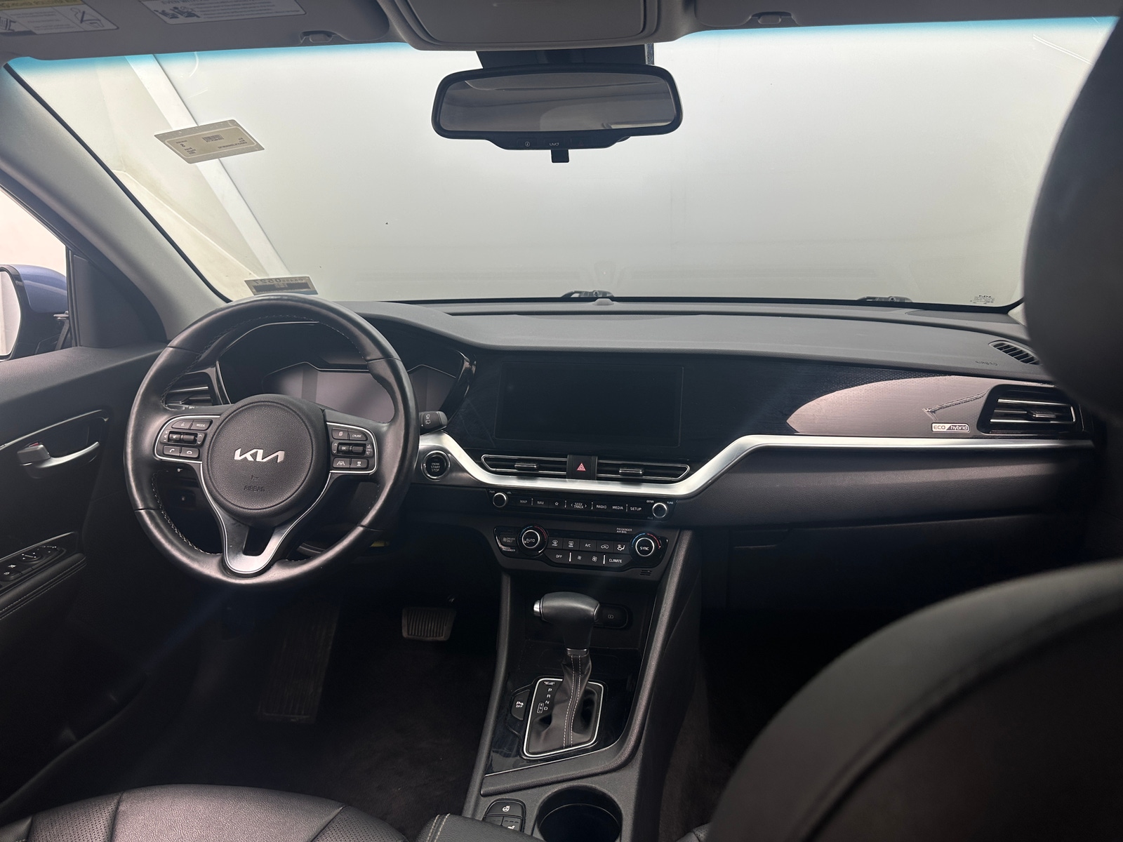 Thumbnail: 2022 Kia Niro - 3