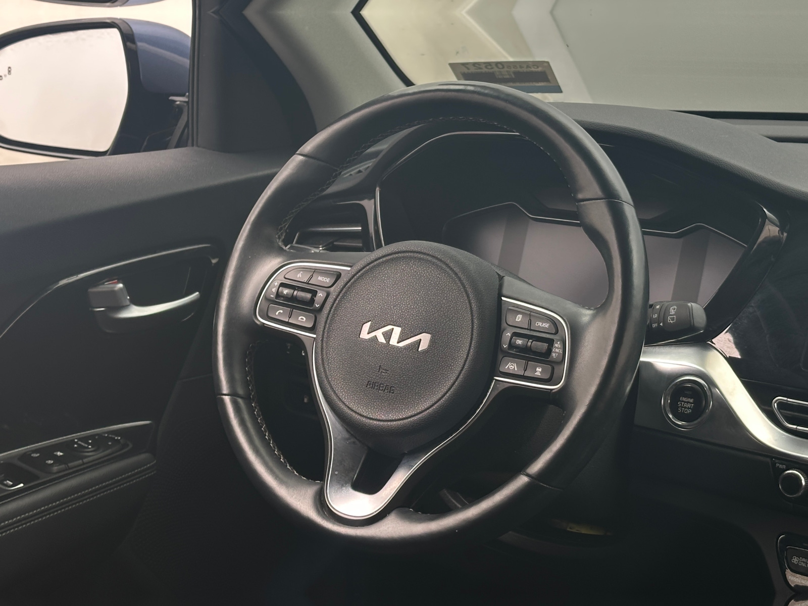 Thumbnail: 2022 Kia Niro - 5