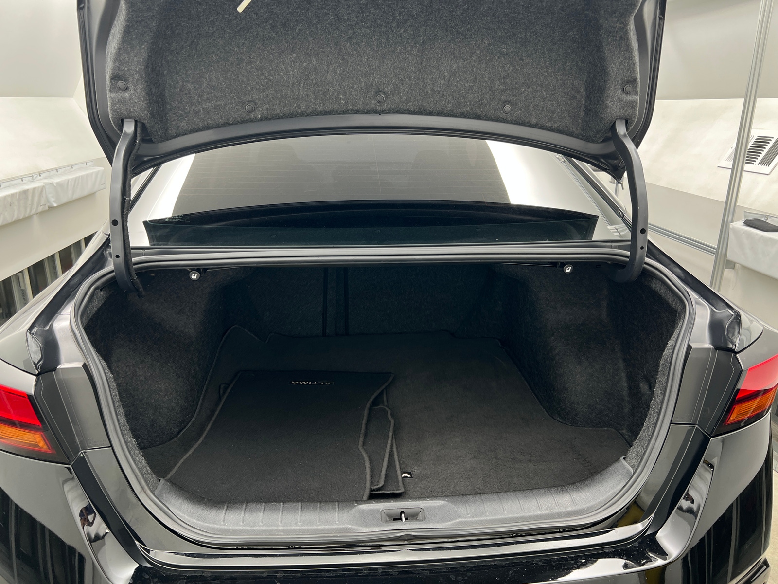 Thumbnail: 2019 Nissan Altima - 7