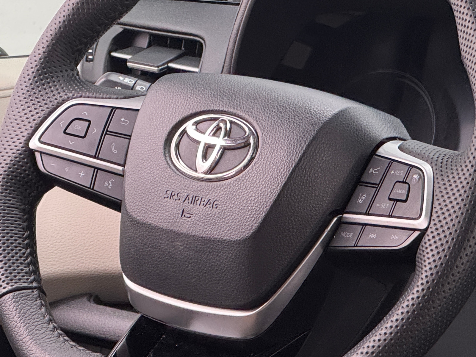 Thumbnail: 2023 Toyota Sienna - 4