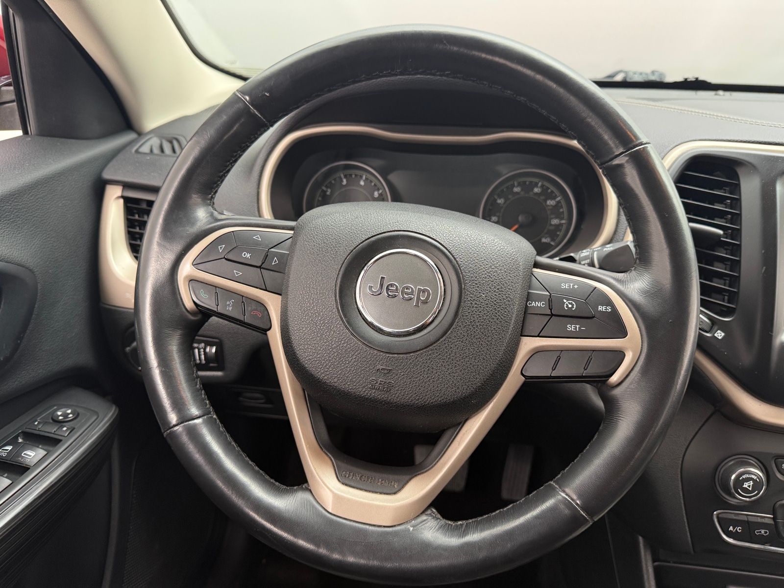 Thumbnail: 2015 Jeep Cherokee - 4