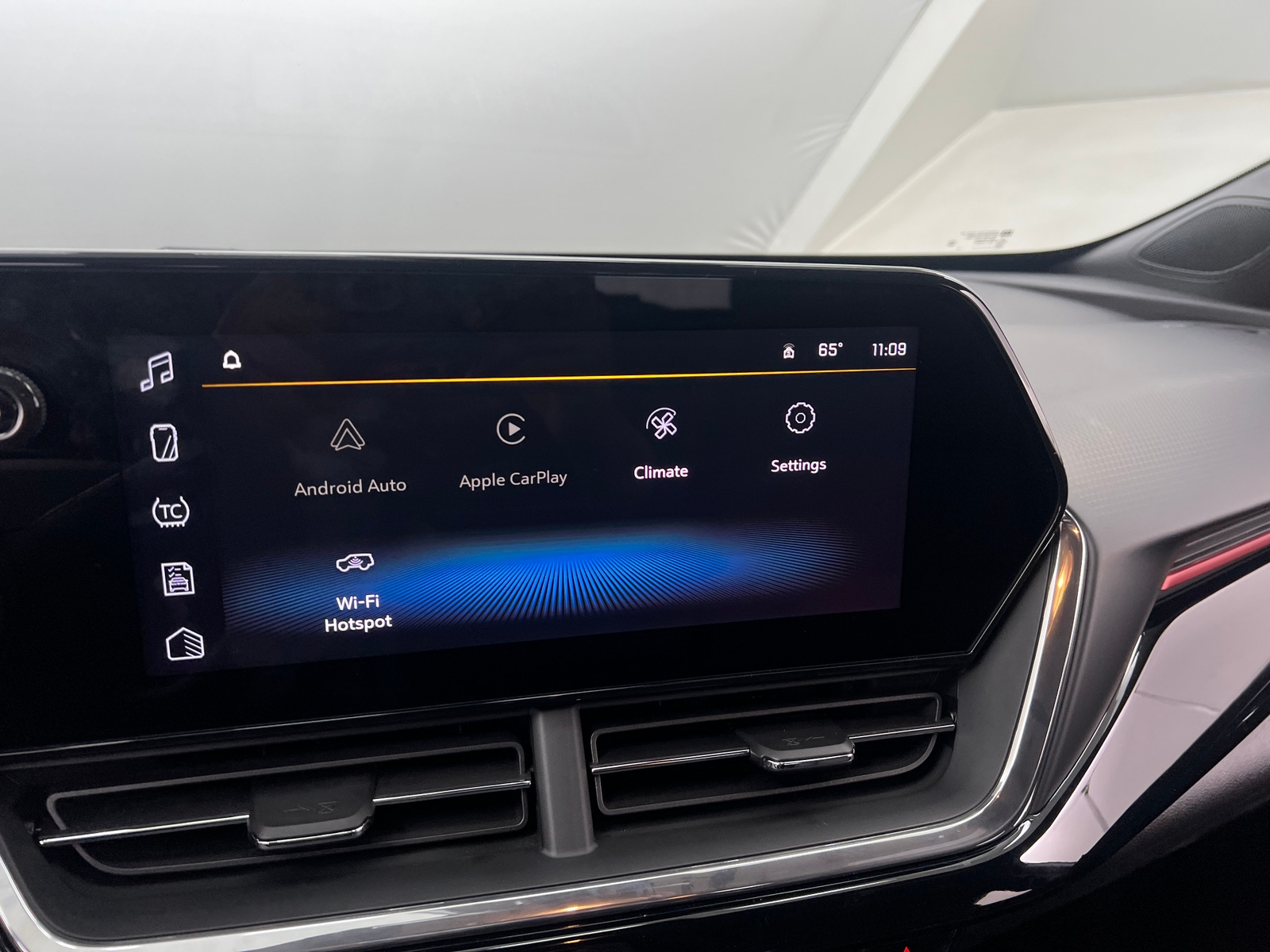 Thumbnail: 2025 Chevrolet Trax - 3