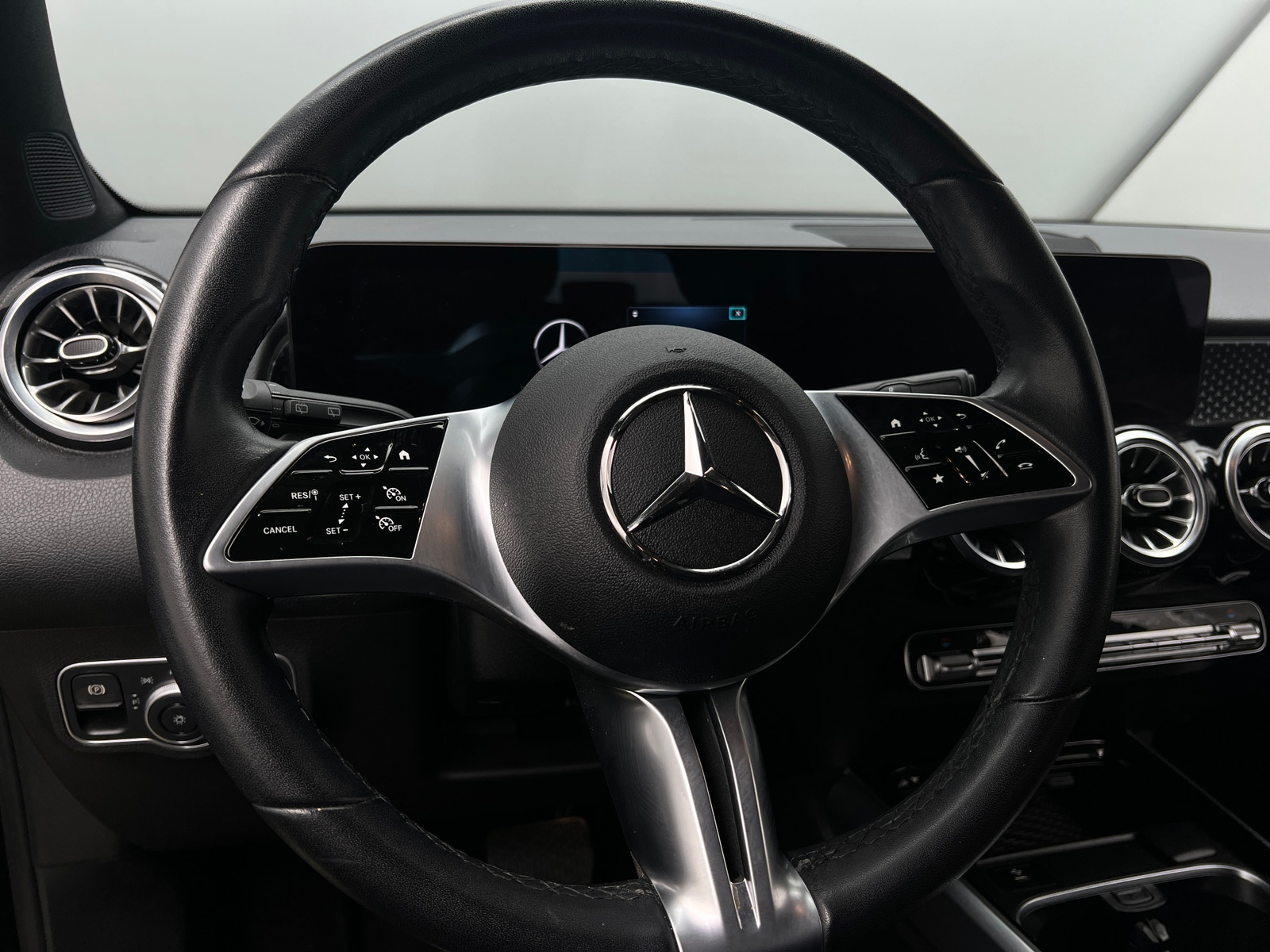 Thumbnail: 2025 Mercedes-Benz GLB - 4