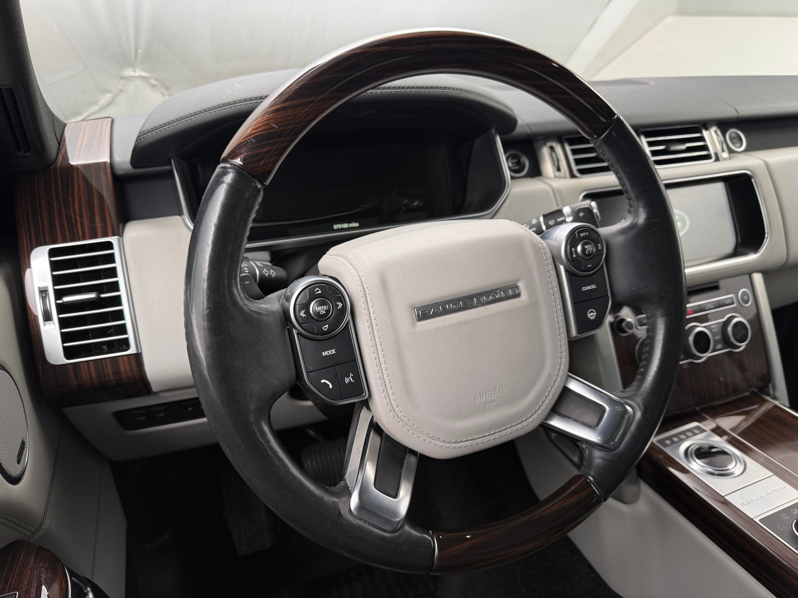 Thumbnail: 2017 Land Rover Range Rover - 4