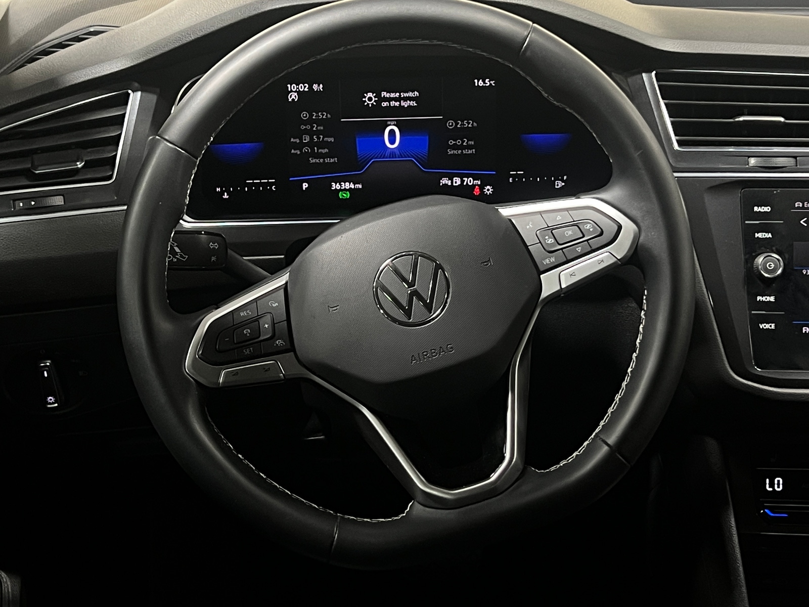 Thumbnail: 2022 Volkswagen Tiguan - 4