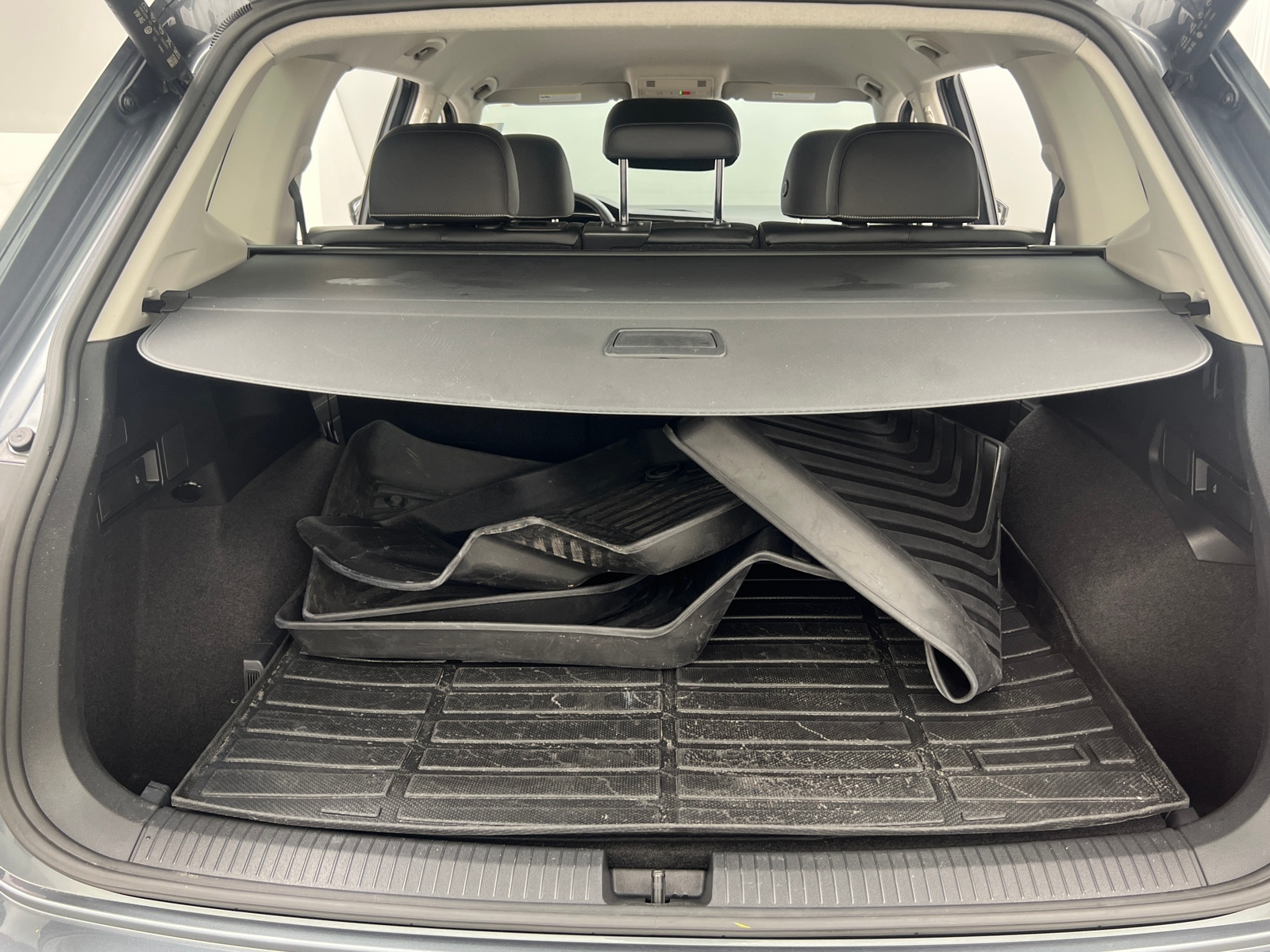 Thumbnail: 2022 Volkswagen Tiguan - 6