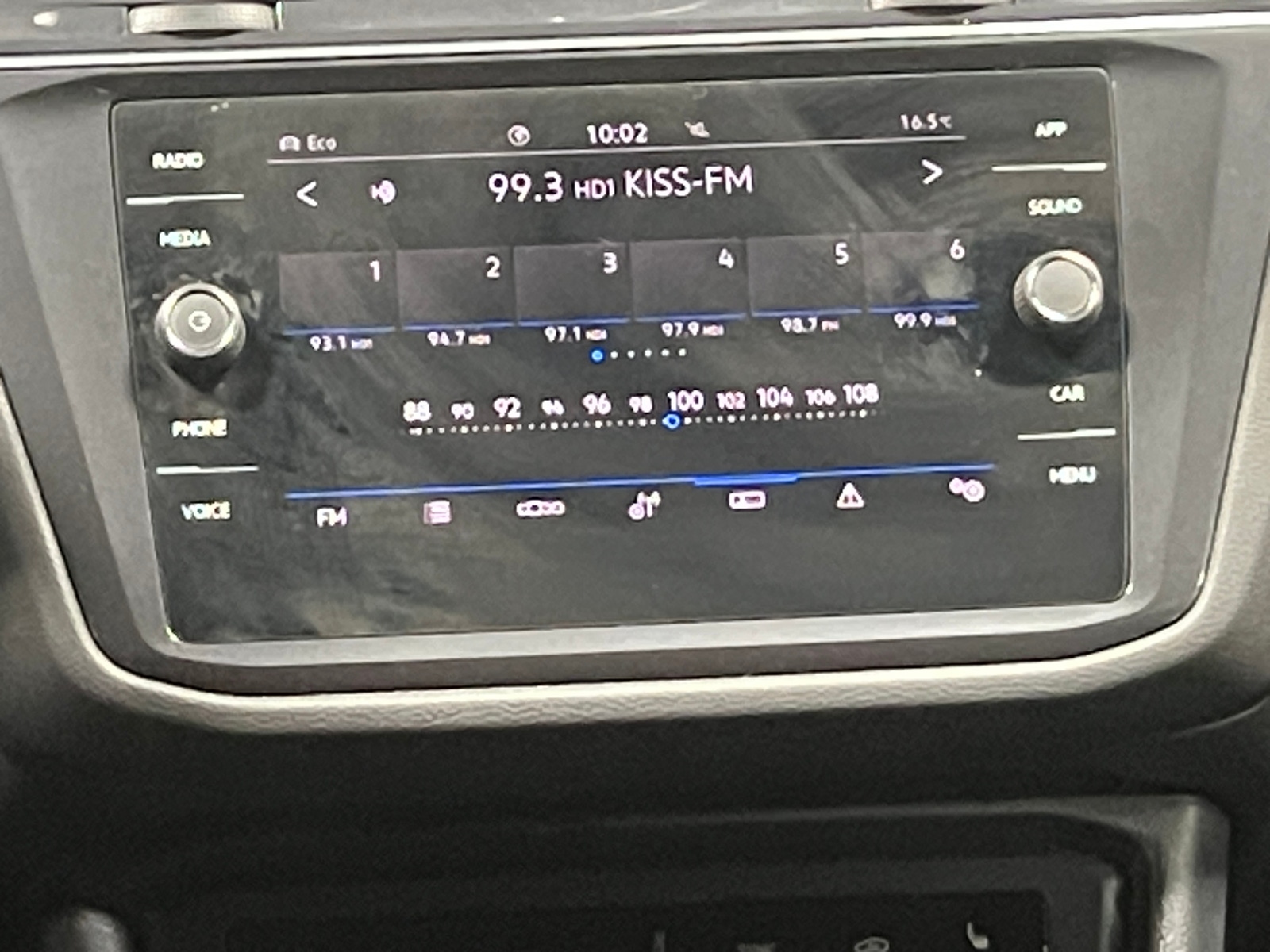 Thumbnail: 2022 Volkswagen Tiguan - 3