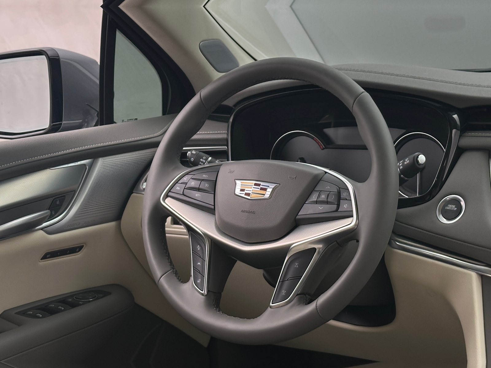 Thumbnail: 2025 Cadillac XT5 - 4