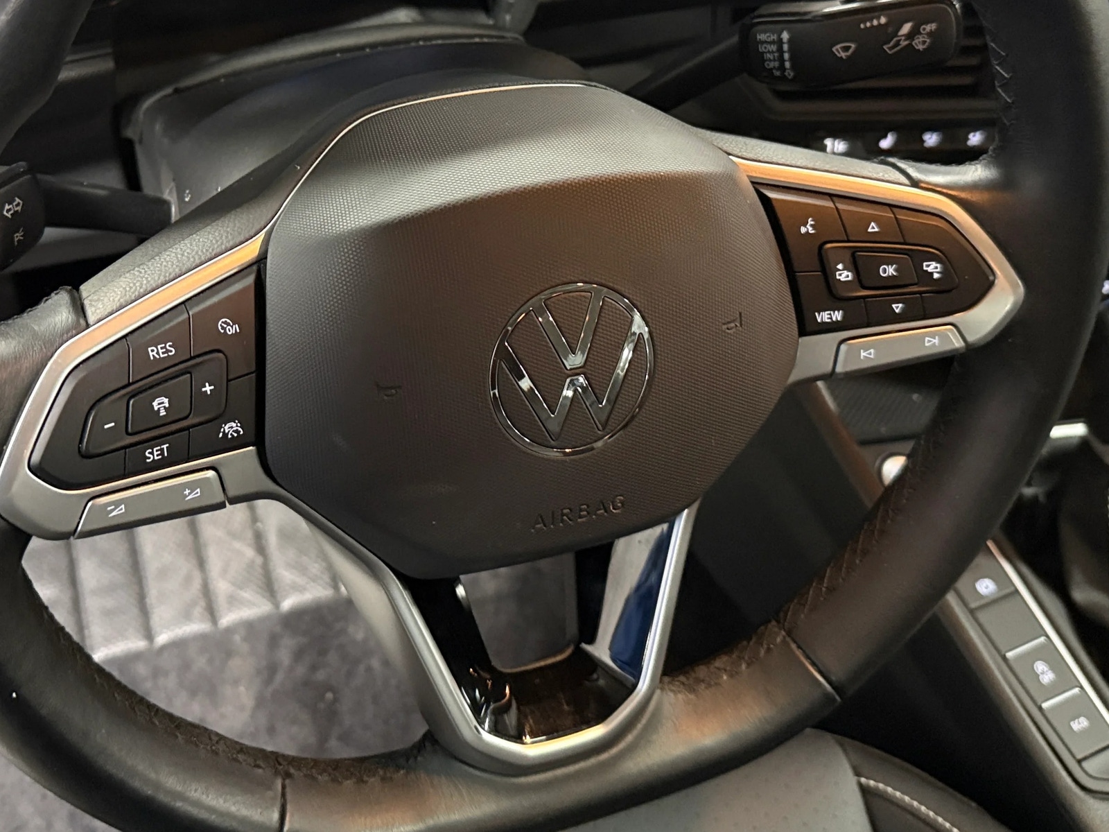 Thumbnail: 2023 Volkswagen Jetta - 4