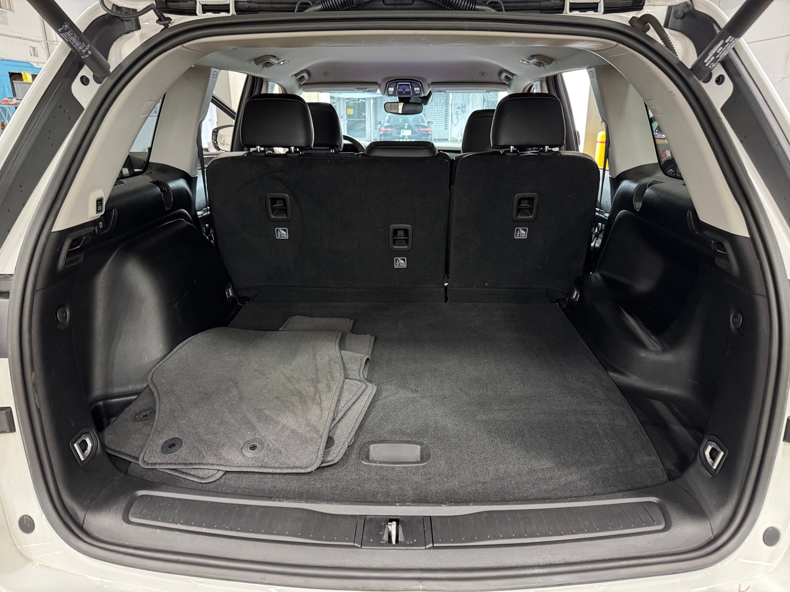 Thumbnail: 2023 Jeep Grand Cherokee - 6