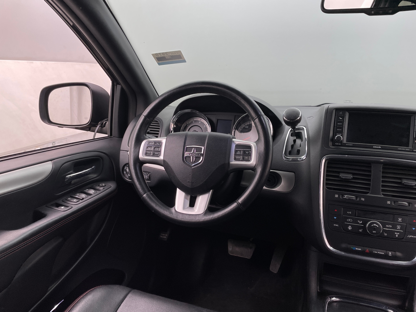 Thumbnail: 2017 Dodge Grand Caravan - 4