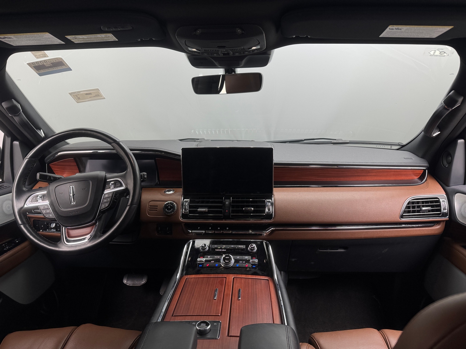 Thumbnail: 2023 Lincoln Navigator L - 2