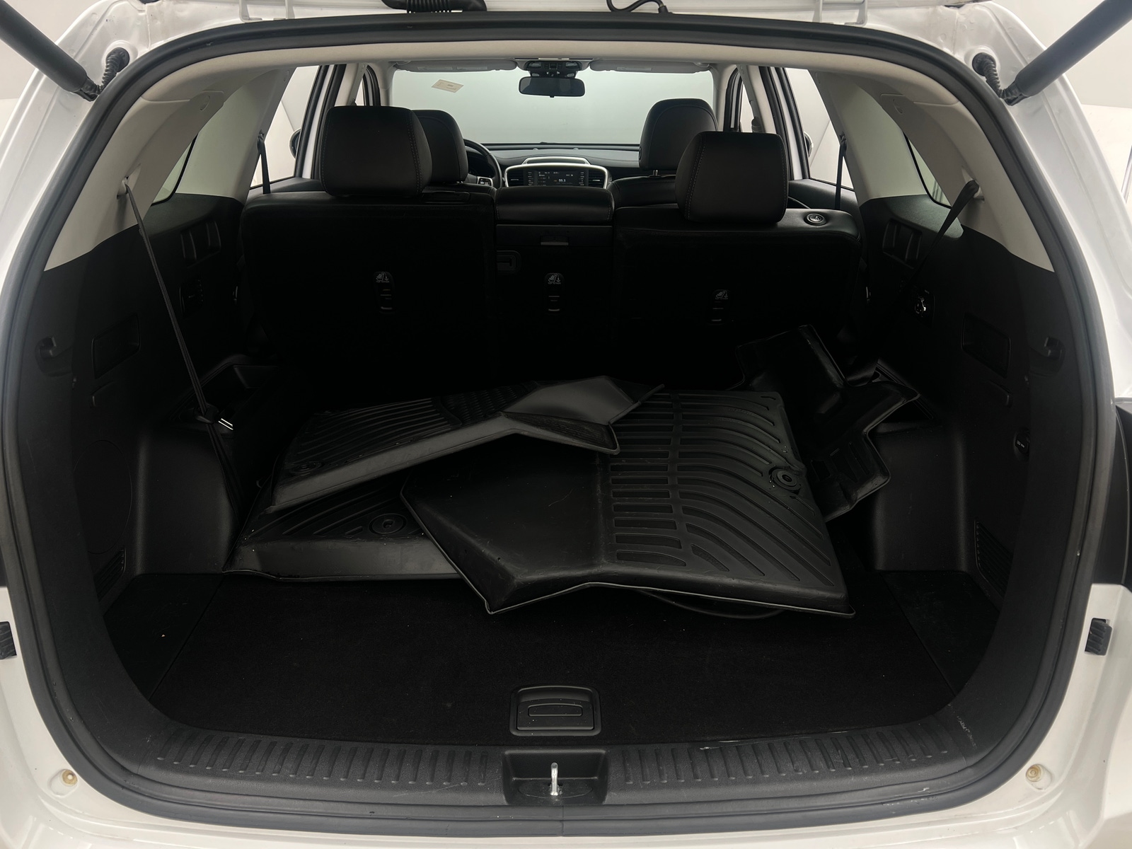 Thumbnail: 2020 Kia Sorento - 6