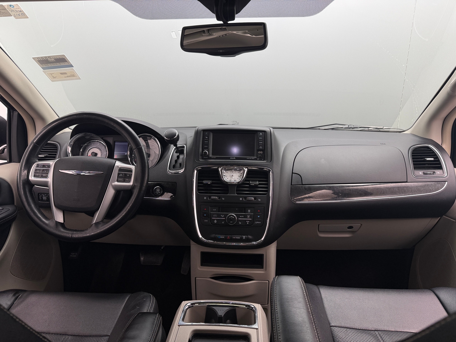 Thumbnail: 2015 Chrysler Town & Country - 2