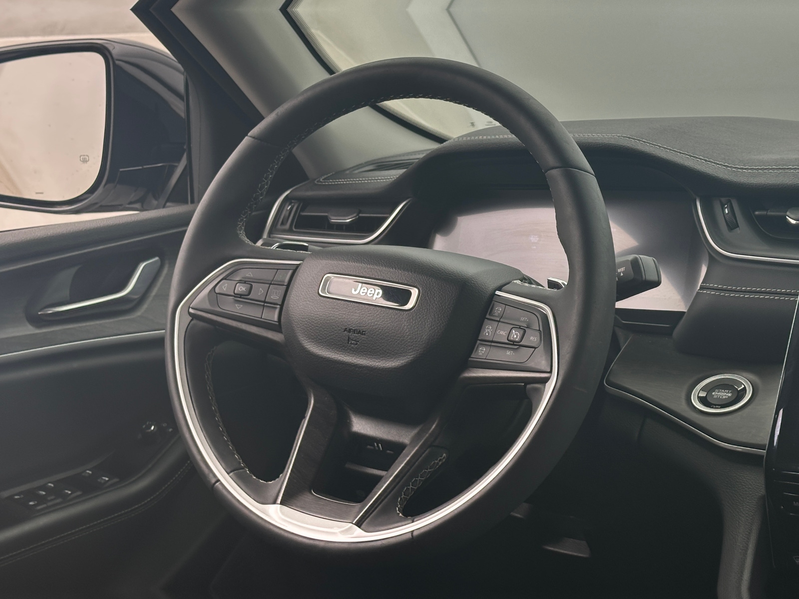 Thumbnail: 2023 Jeep Grand Cherokee - 4