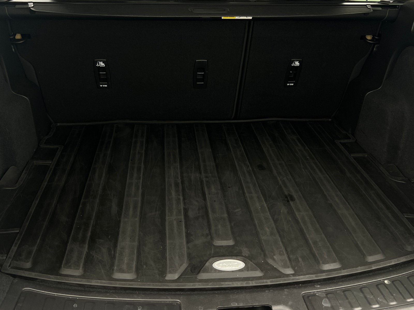 Thumbnail: 2024 Land Rover Discovery Sport - 6