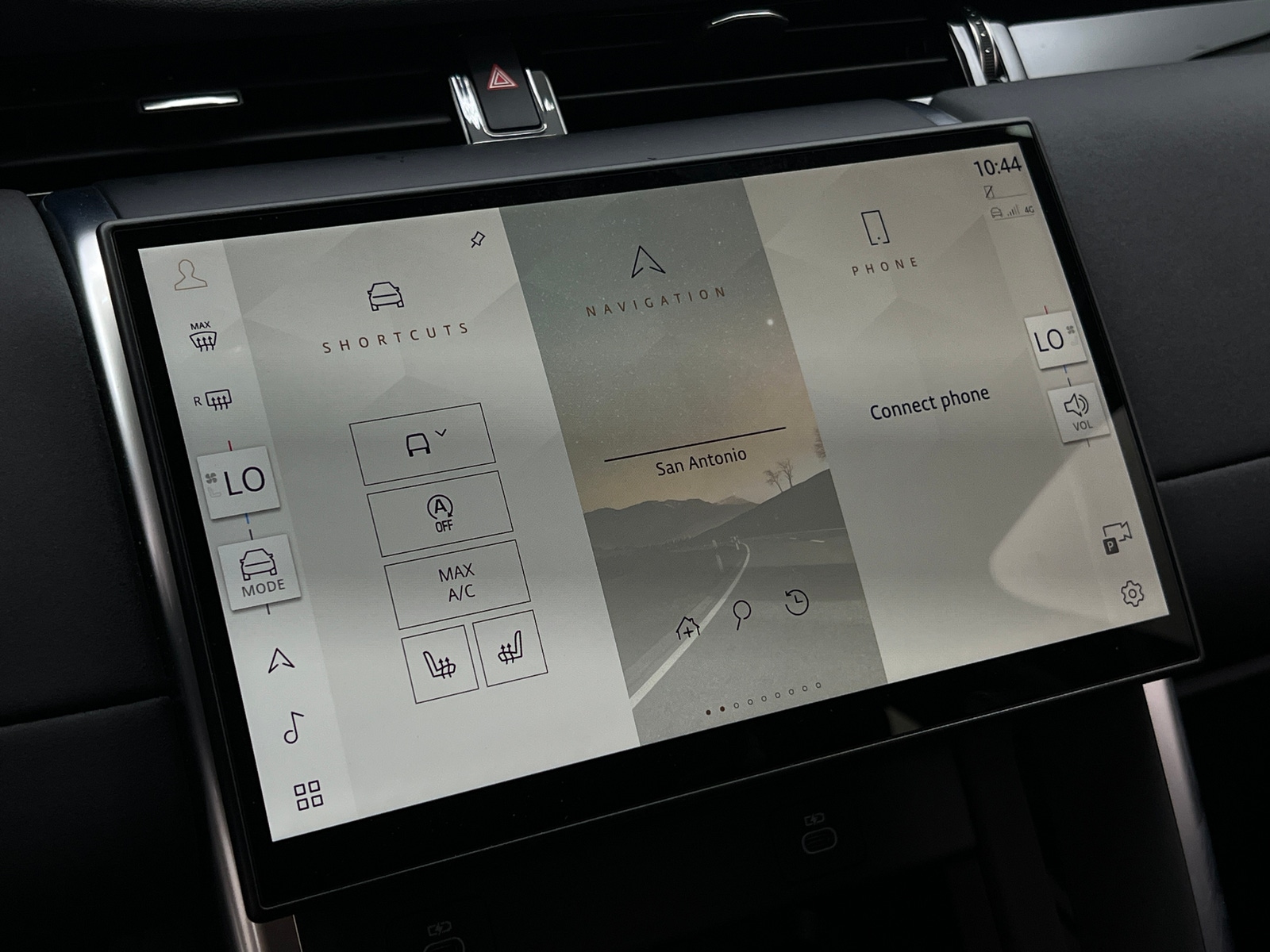 Thumbnail: 2024 Land Rover Discovery Sport - 3