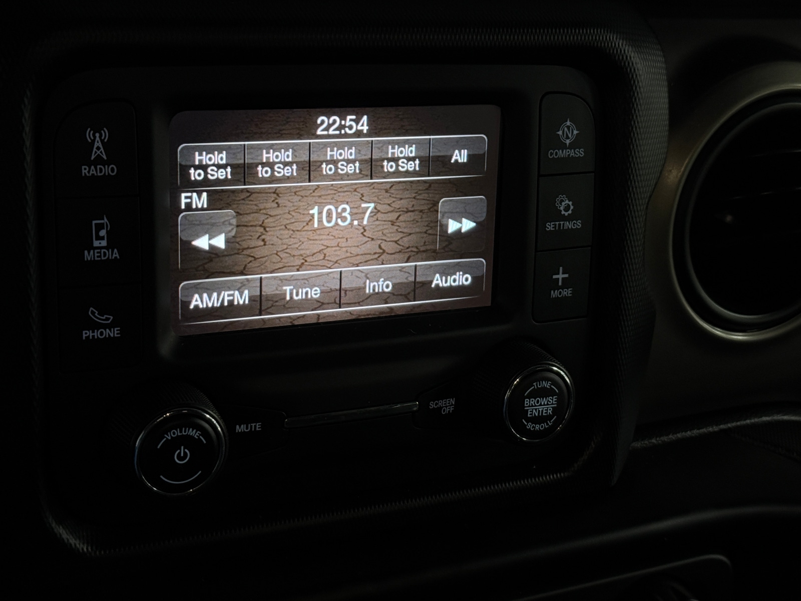 Thumbnail: 2021 Jeep Gladiator - 4