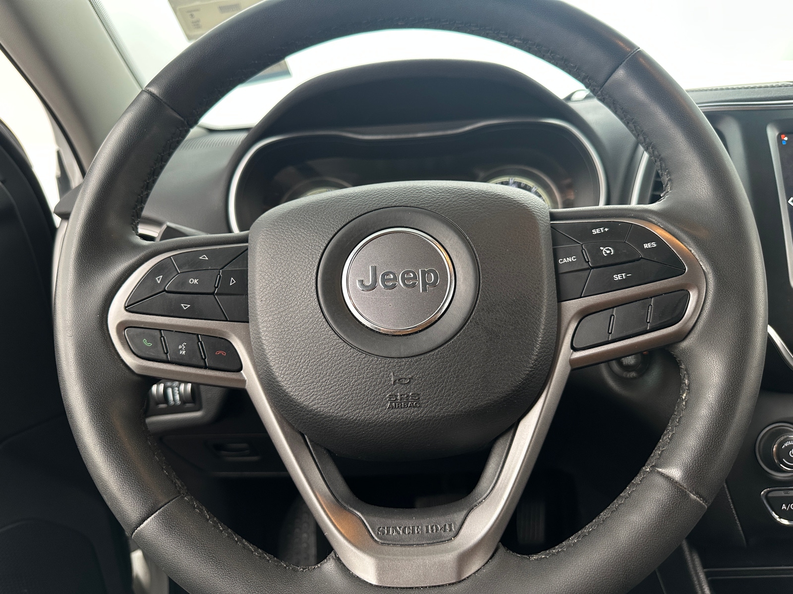 Thumbnail: 2021 Jeep Cherokee - 5