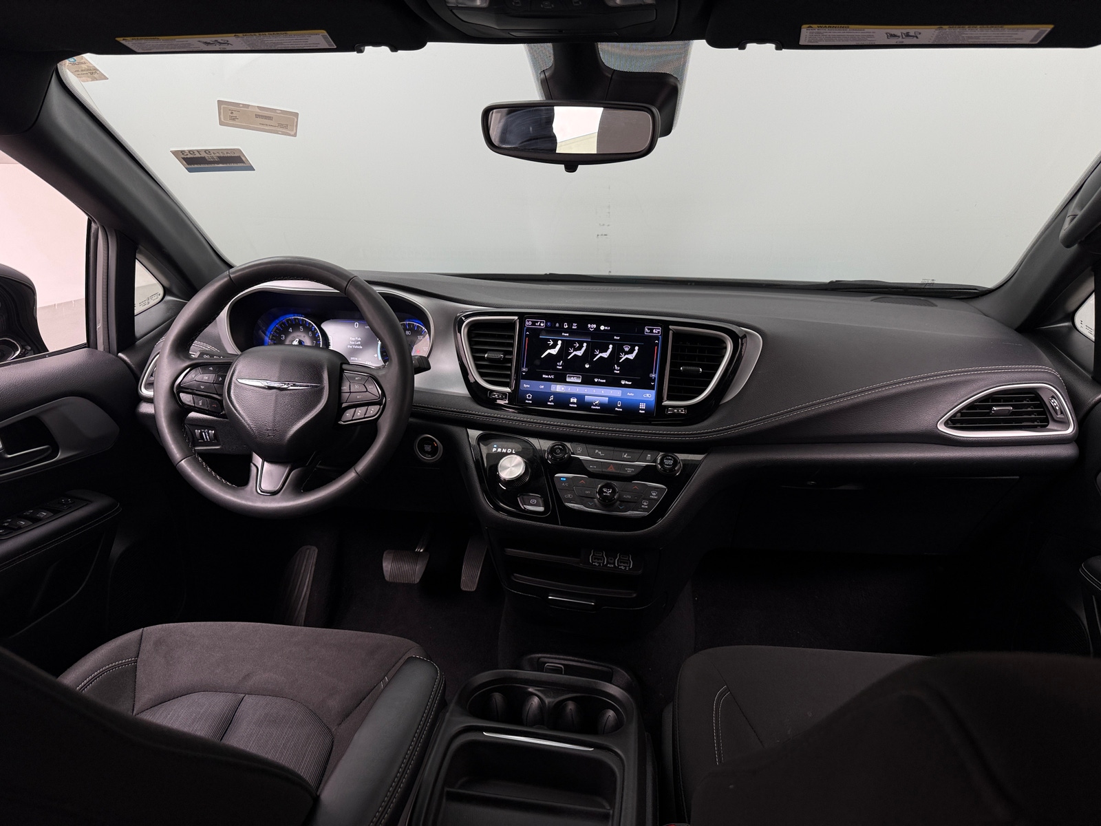 Thumbnail: 2024 Chrysler Pacifica - 3