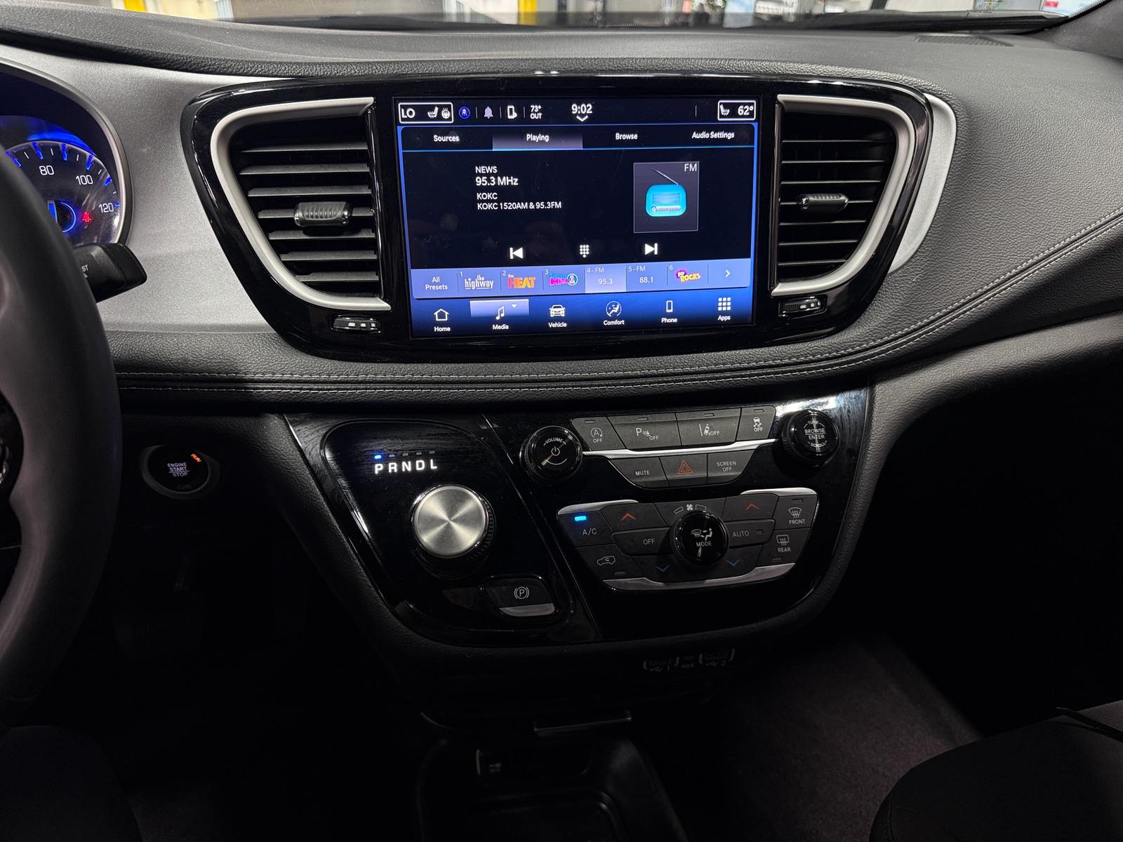 Thumbnail: 2024 Chrysler Pacifica - 4